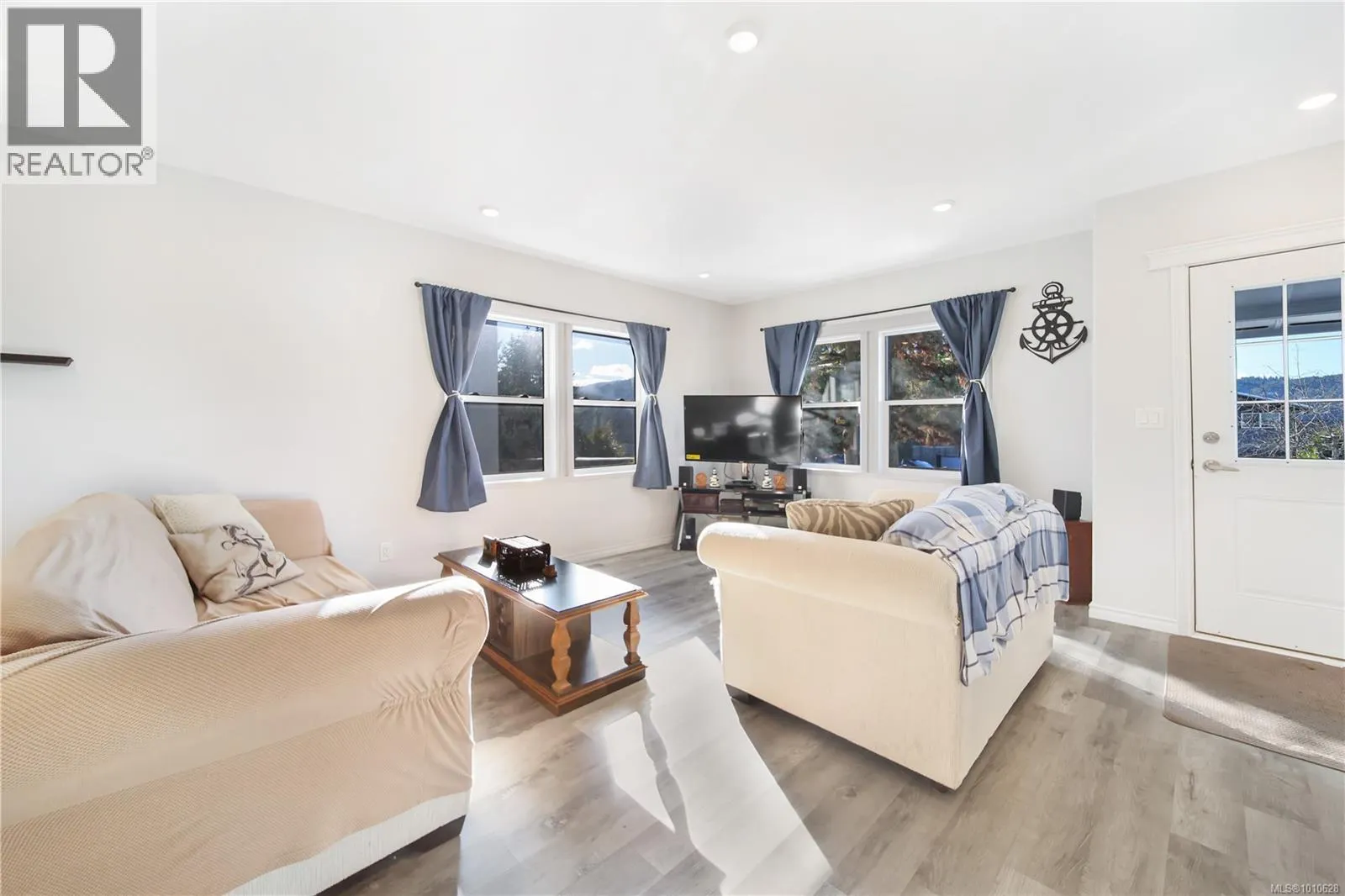 2833 2nd Ave