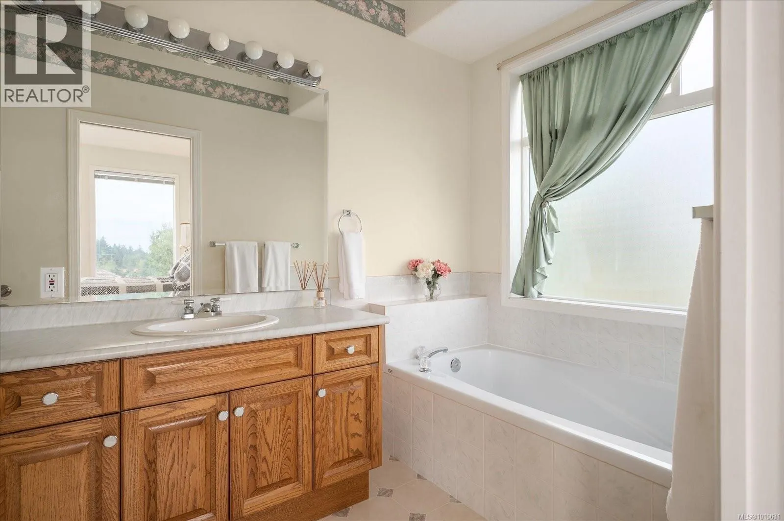 4072 Eagle View Dr