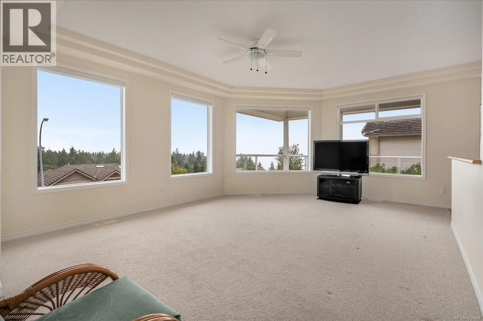 4072 Eagle View Dr