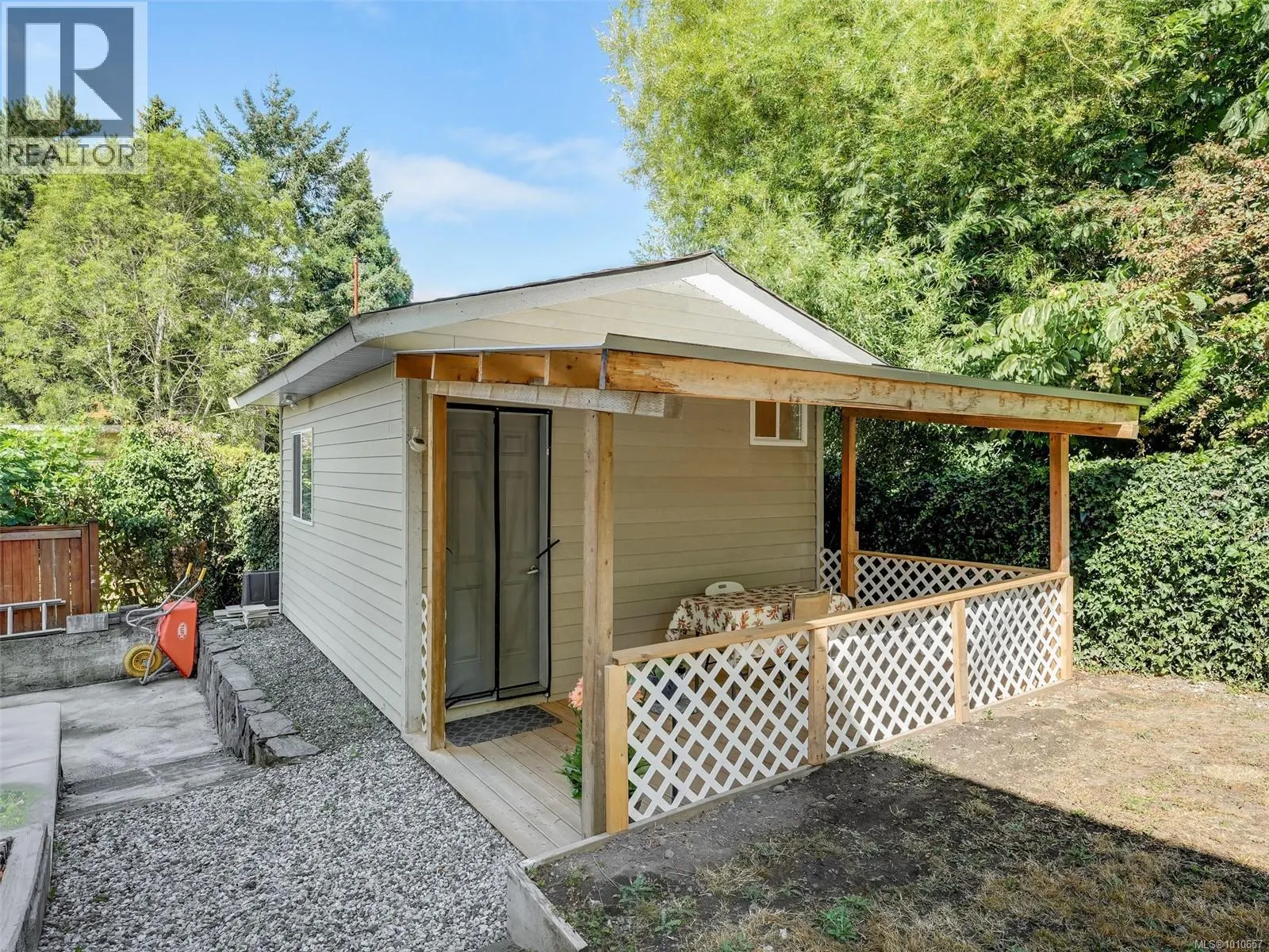 948 McKenzie Ave