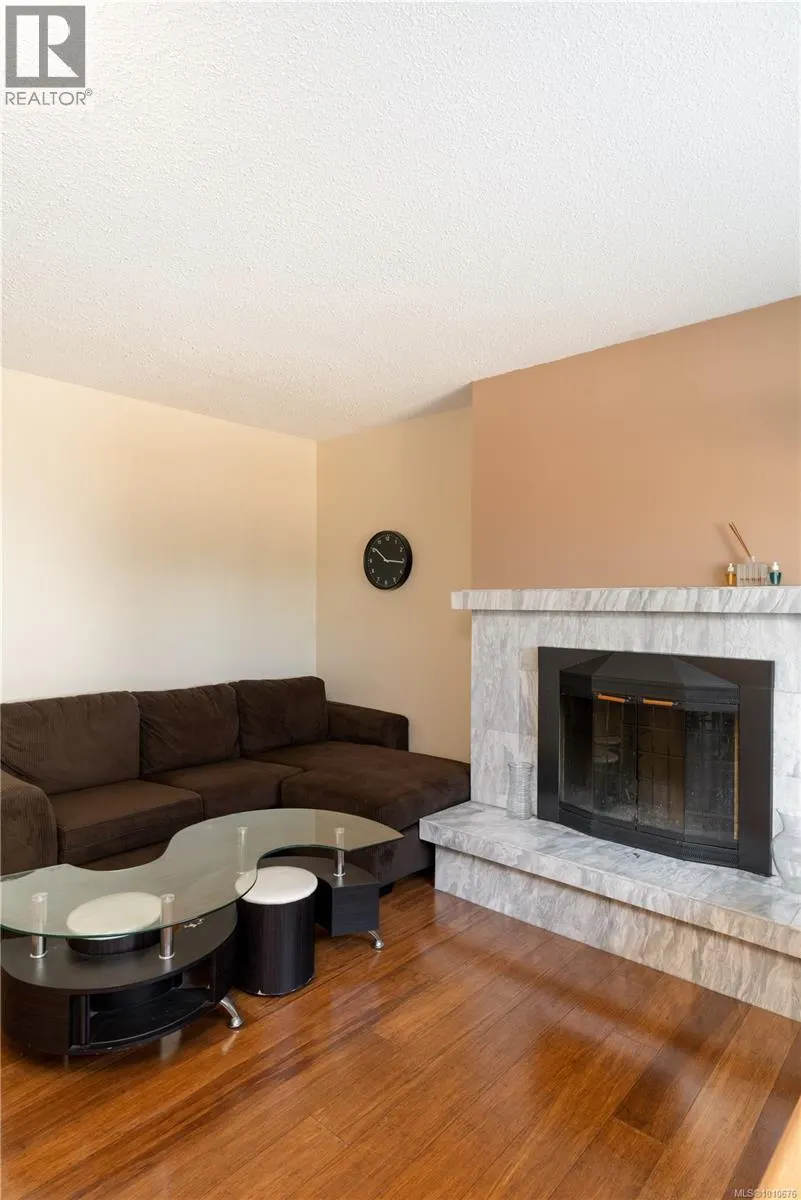 101 1709 McKenzie Ave