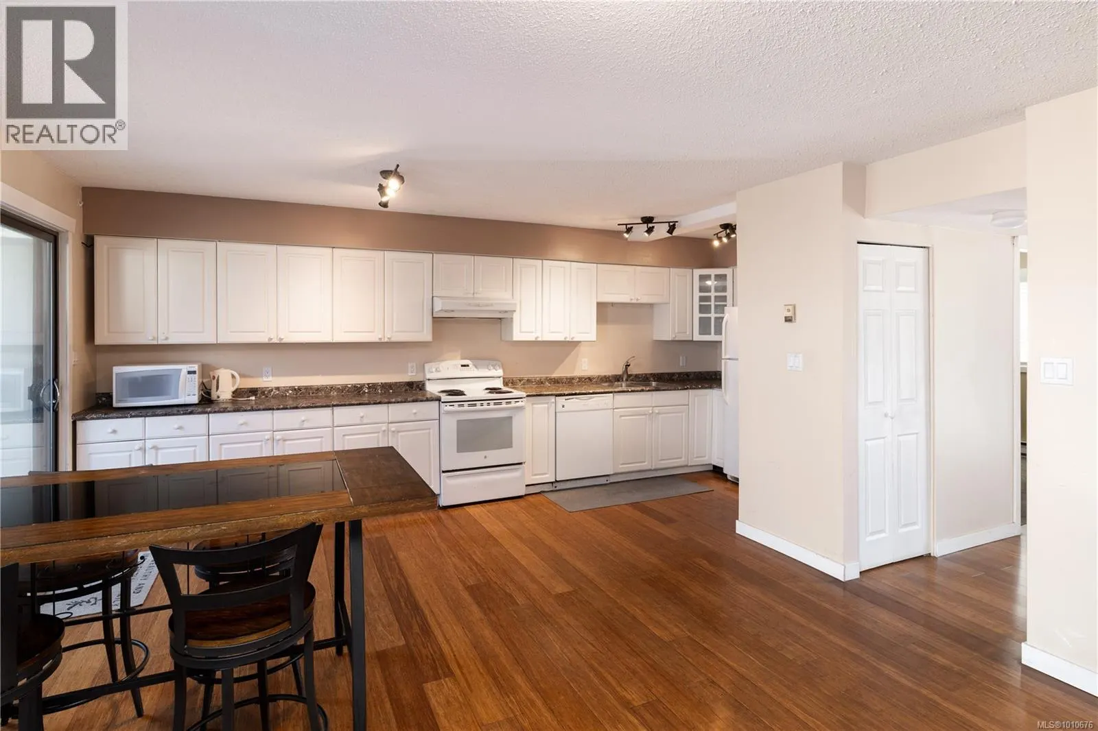 101 1709 McKenzie Ave