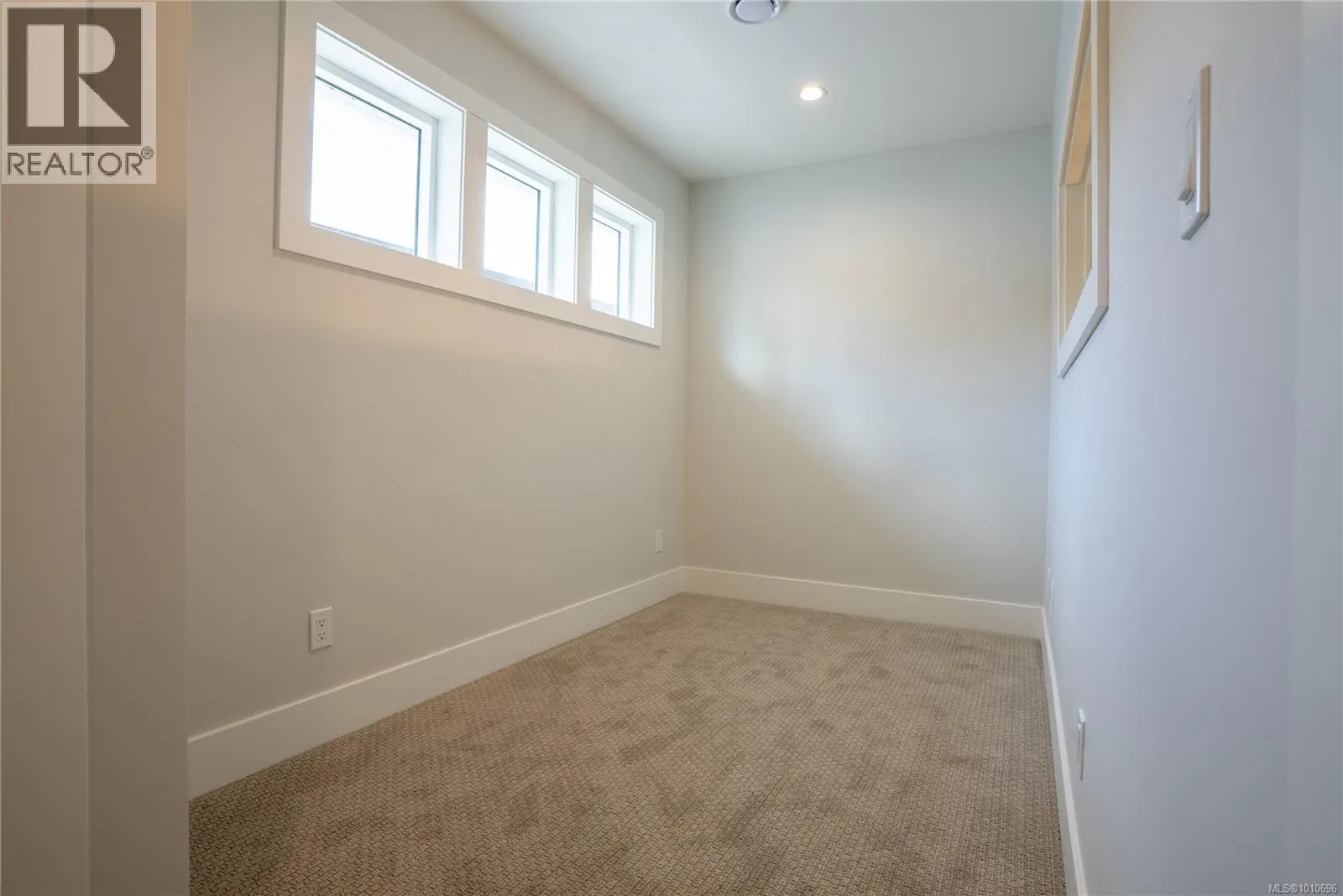 1536 Marble Pl