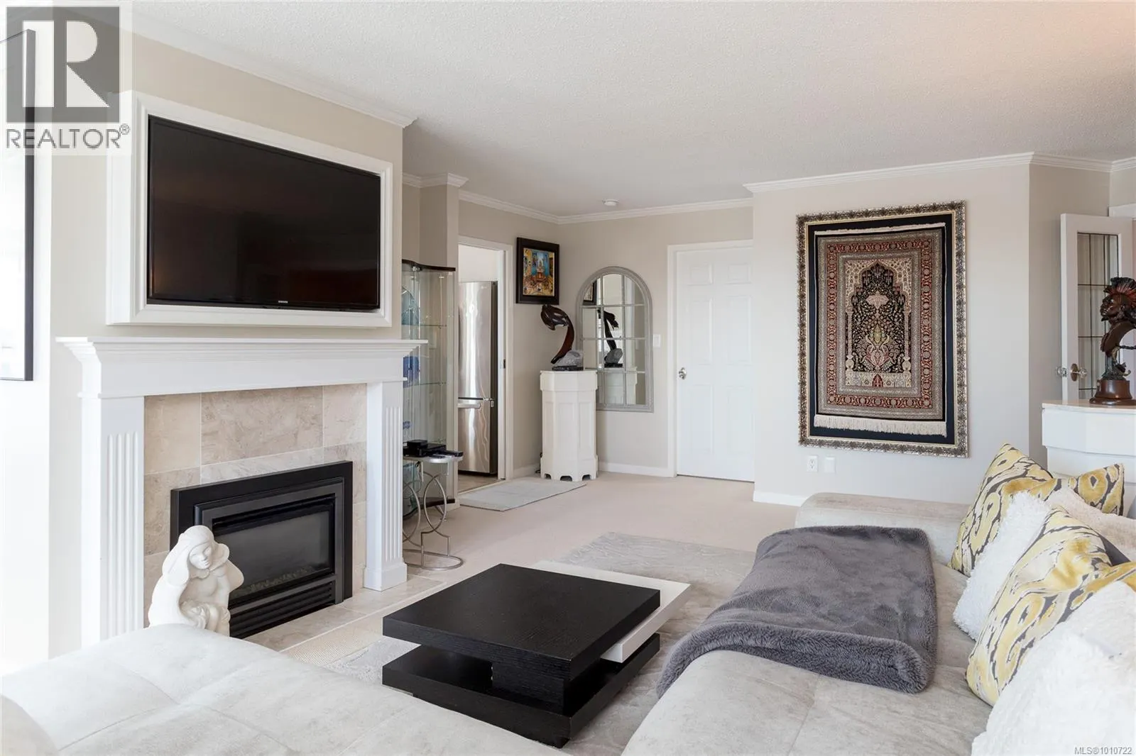 414 10 Paul Kane Pl