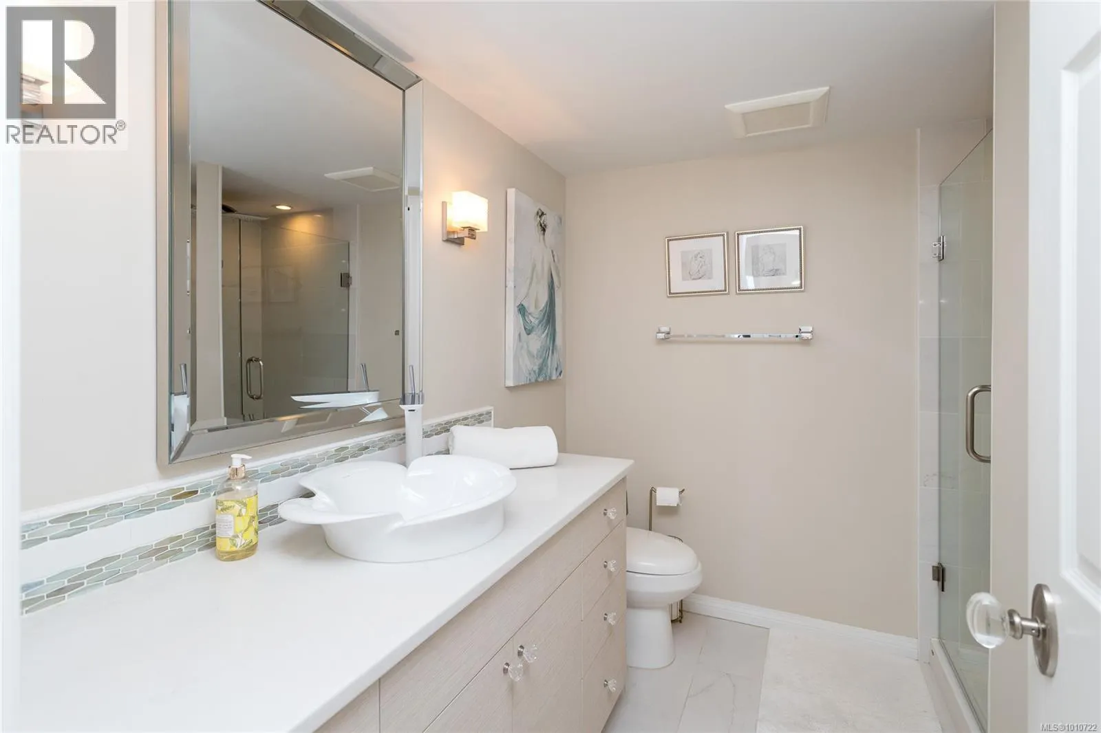414 10 Paul Kane Pl