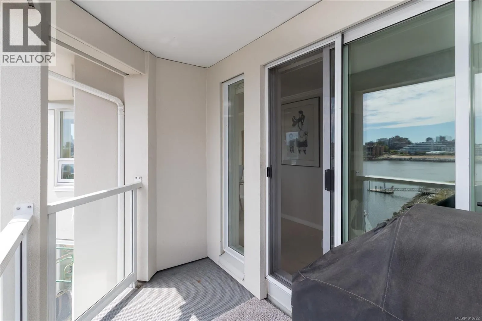 414 10 Paul Kane Pl