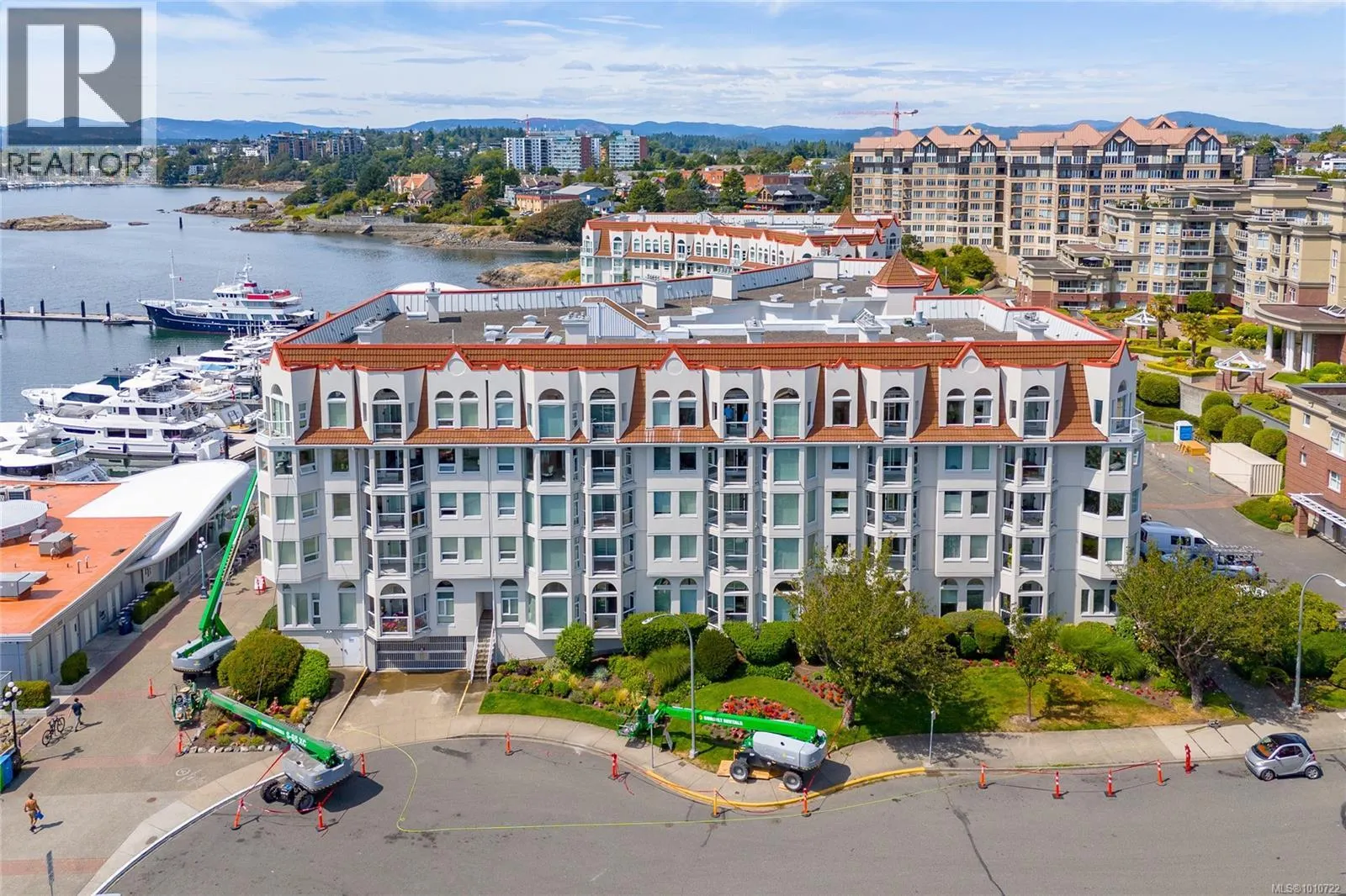 414 10 Paul Kane Pl