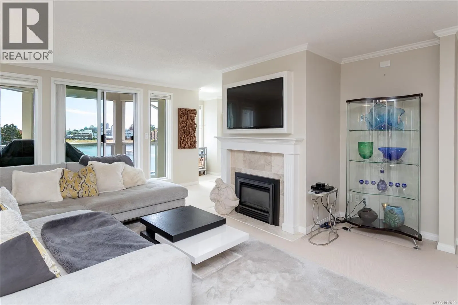 414 10 Paul Kane Pl
