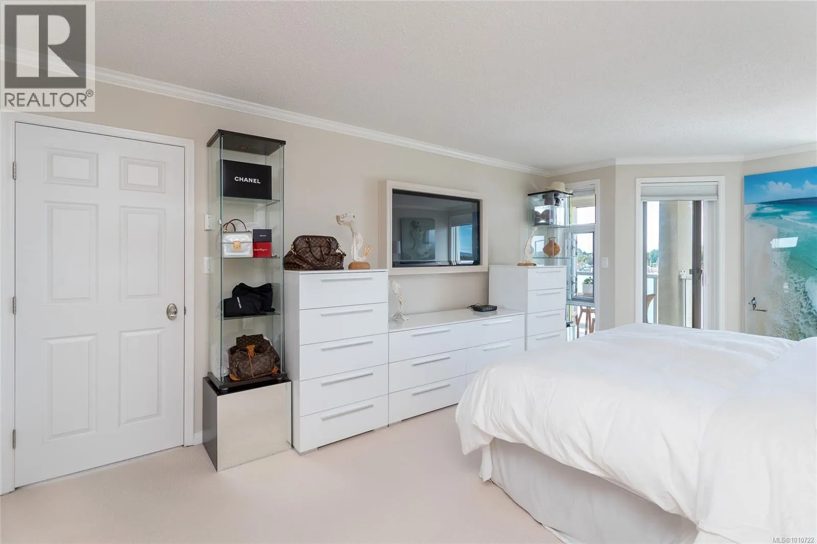 414 10 Paul Kane Pl