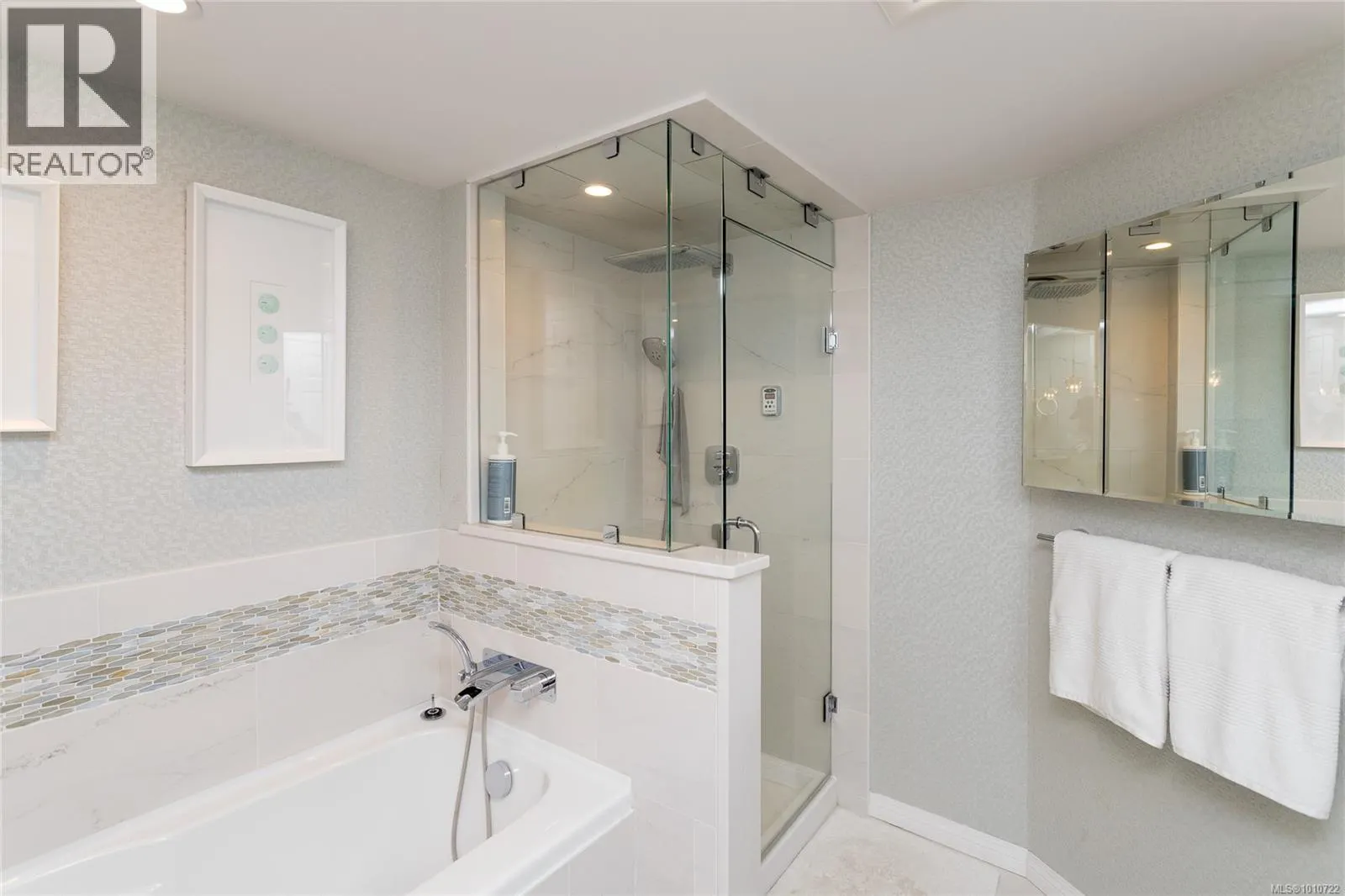 414 10 Paul Kane Pl