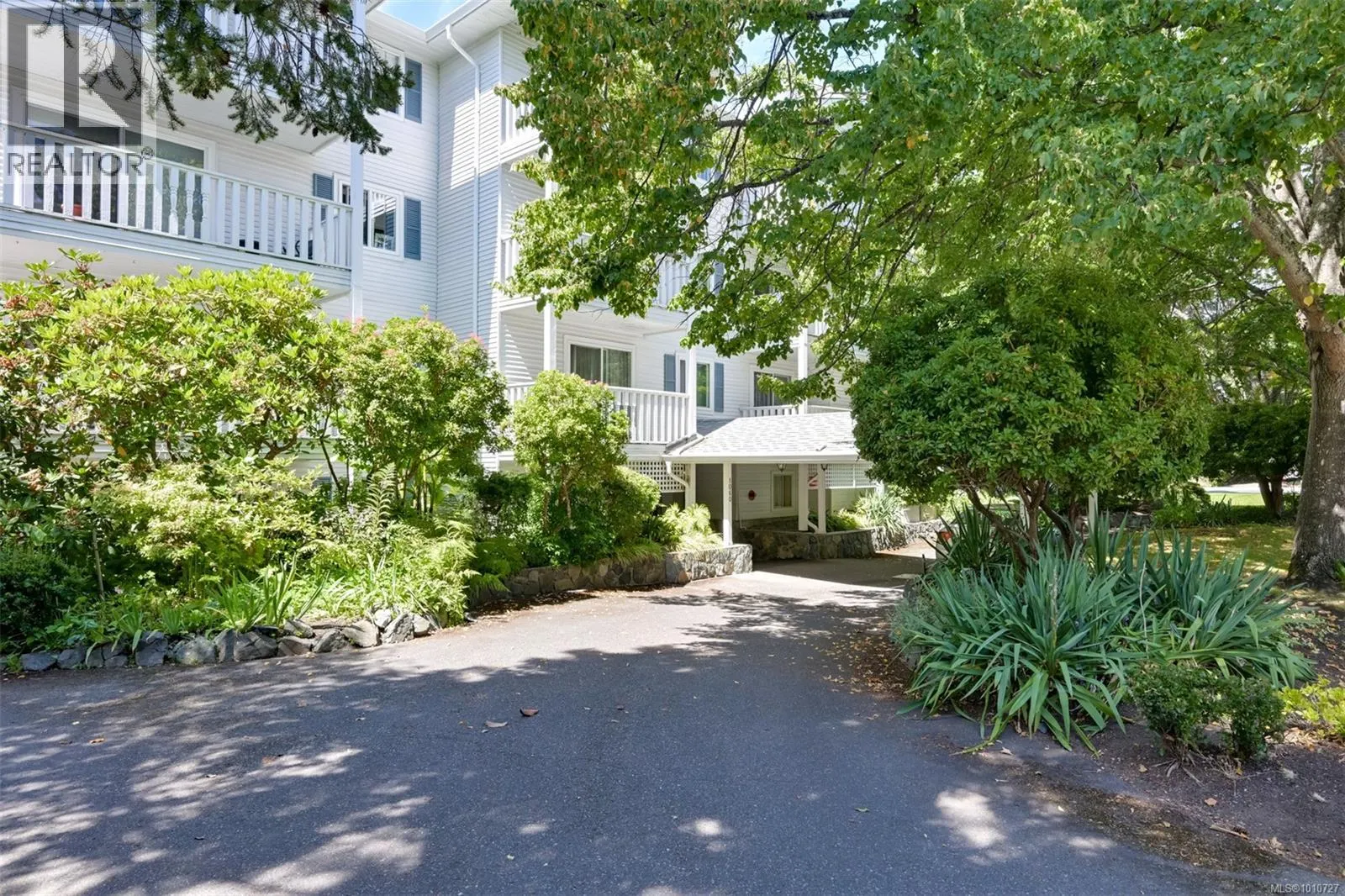201 1060 LINDEN Ave