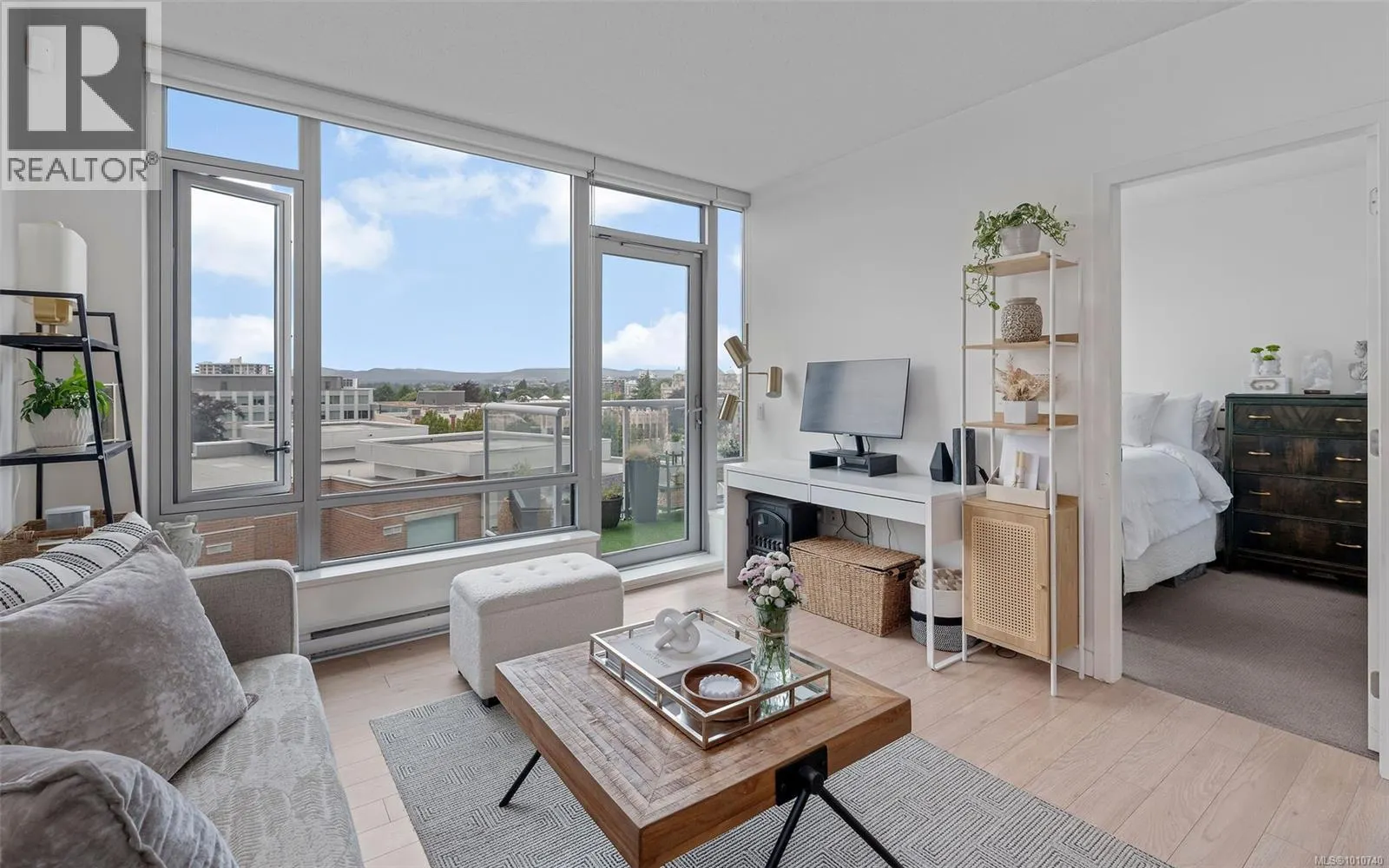 604 646 Michigan St