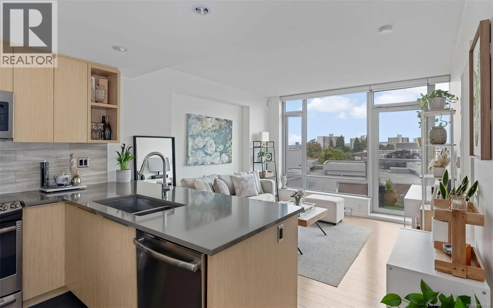 604 646 Michigan St