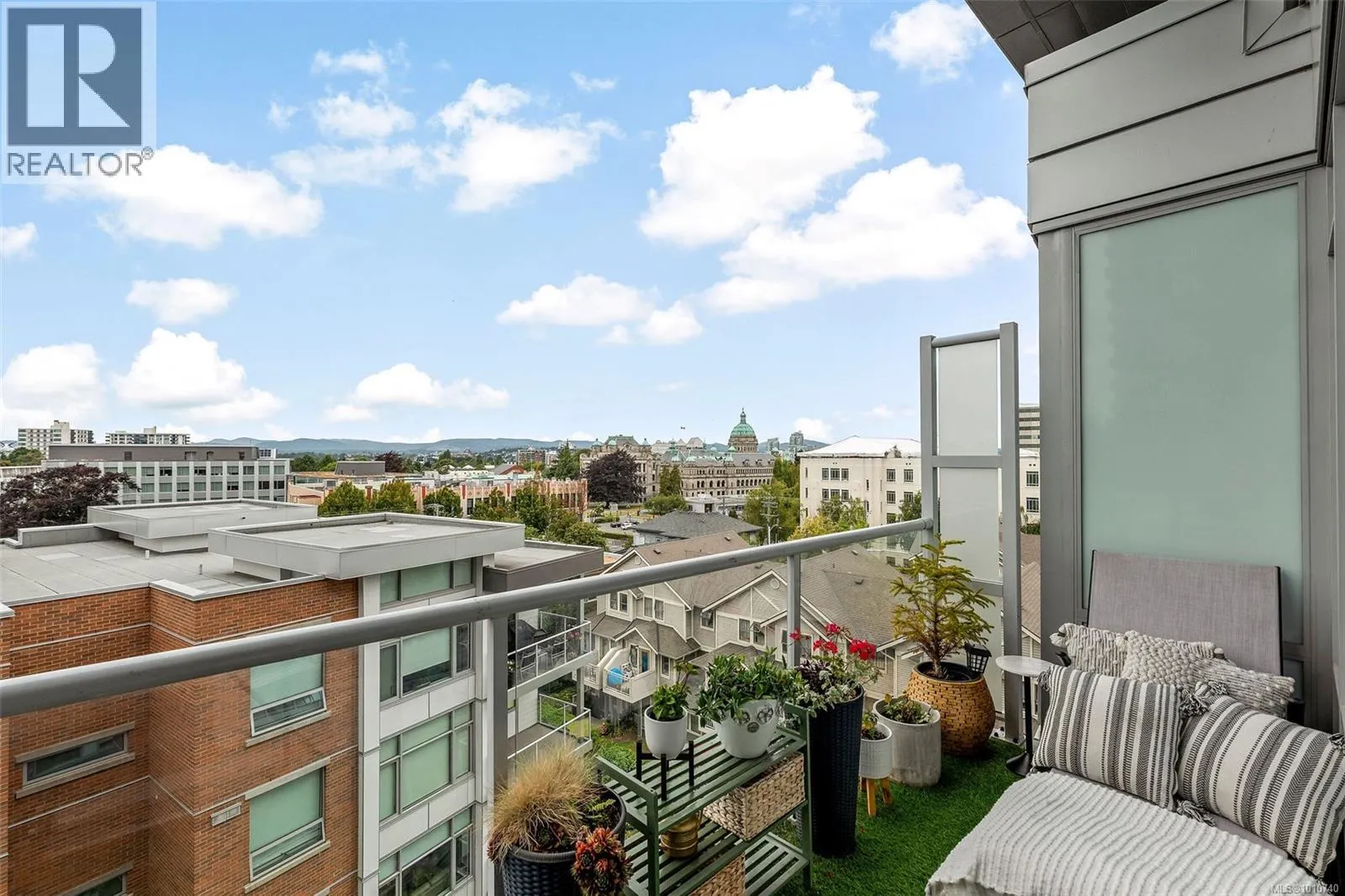 604 646 Michigan St