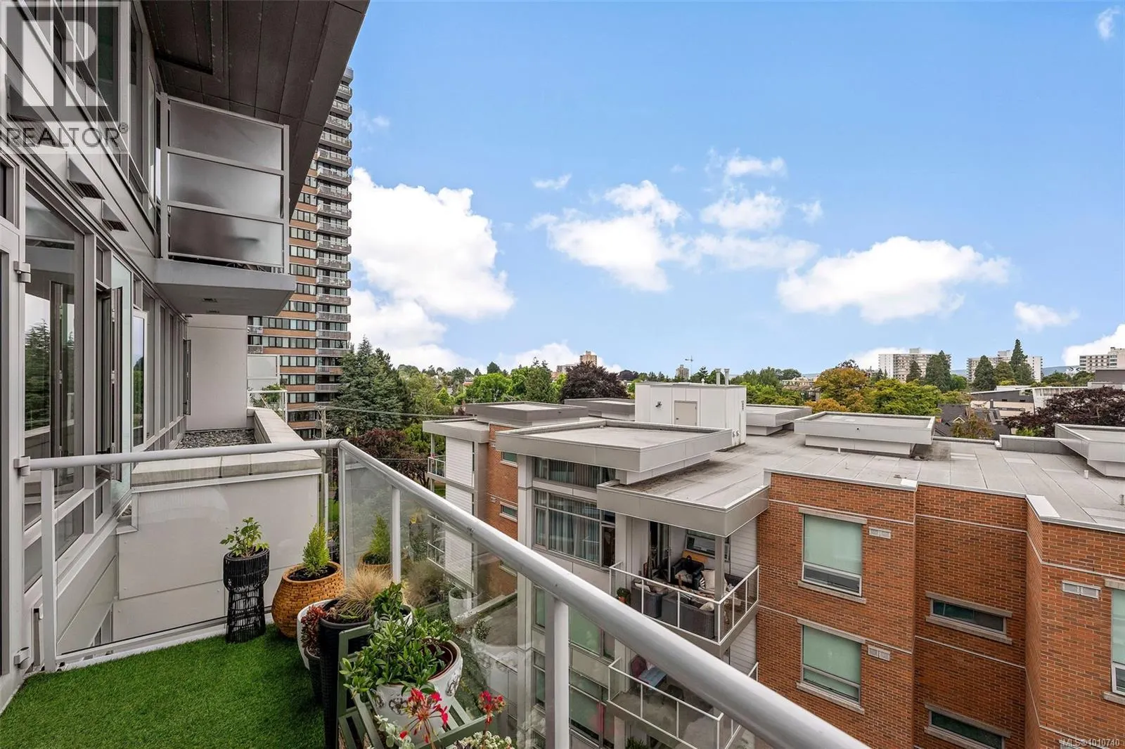 604 646 Michigan St