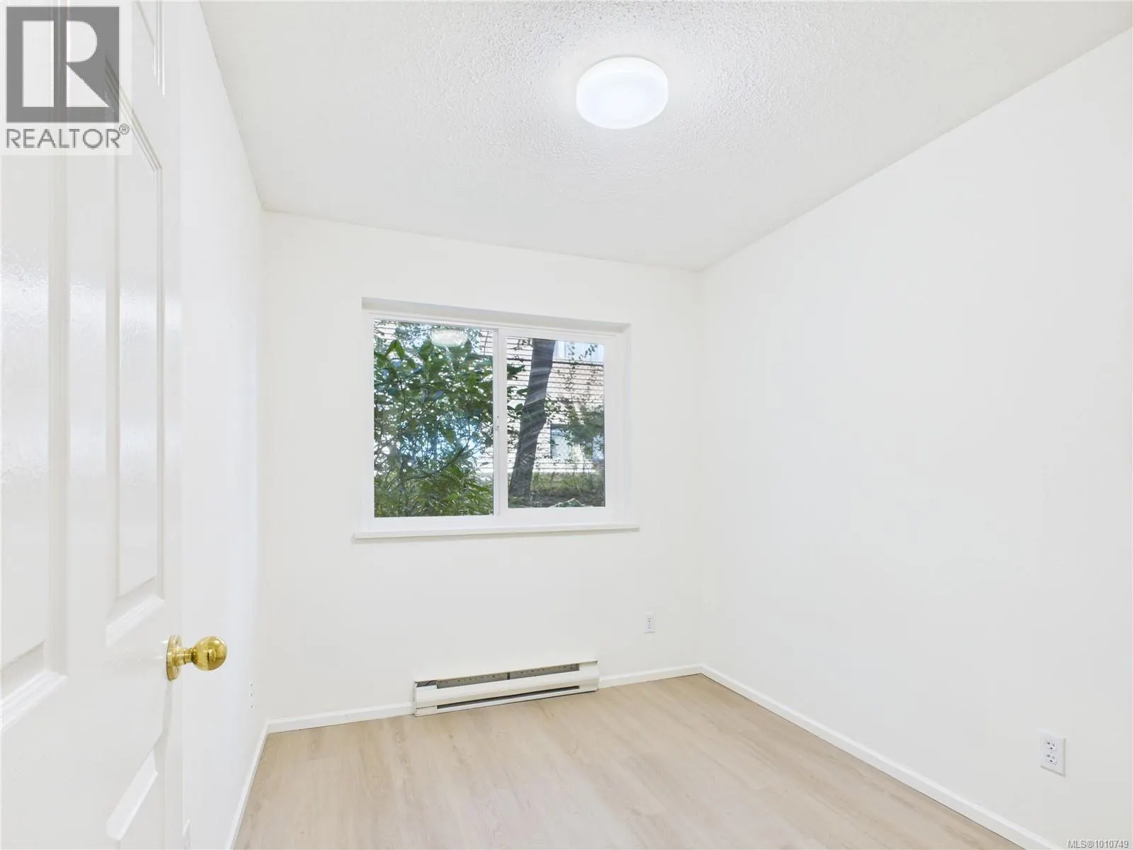102 1028 Balmoral Rd