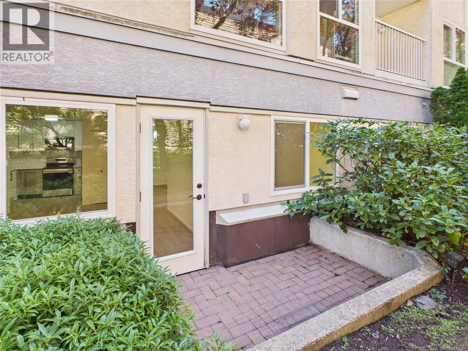 102 1028 Balmoral Rd