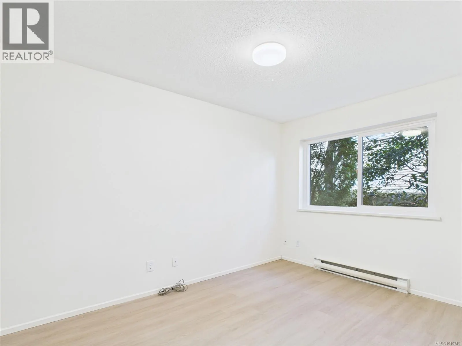 102 1028 Balmoral Rd