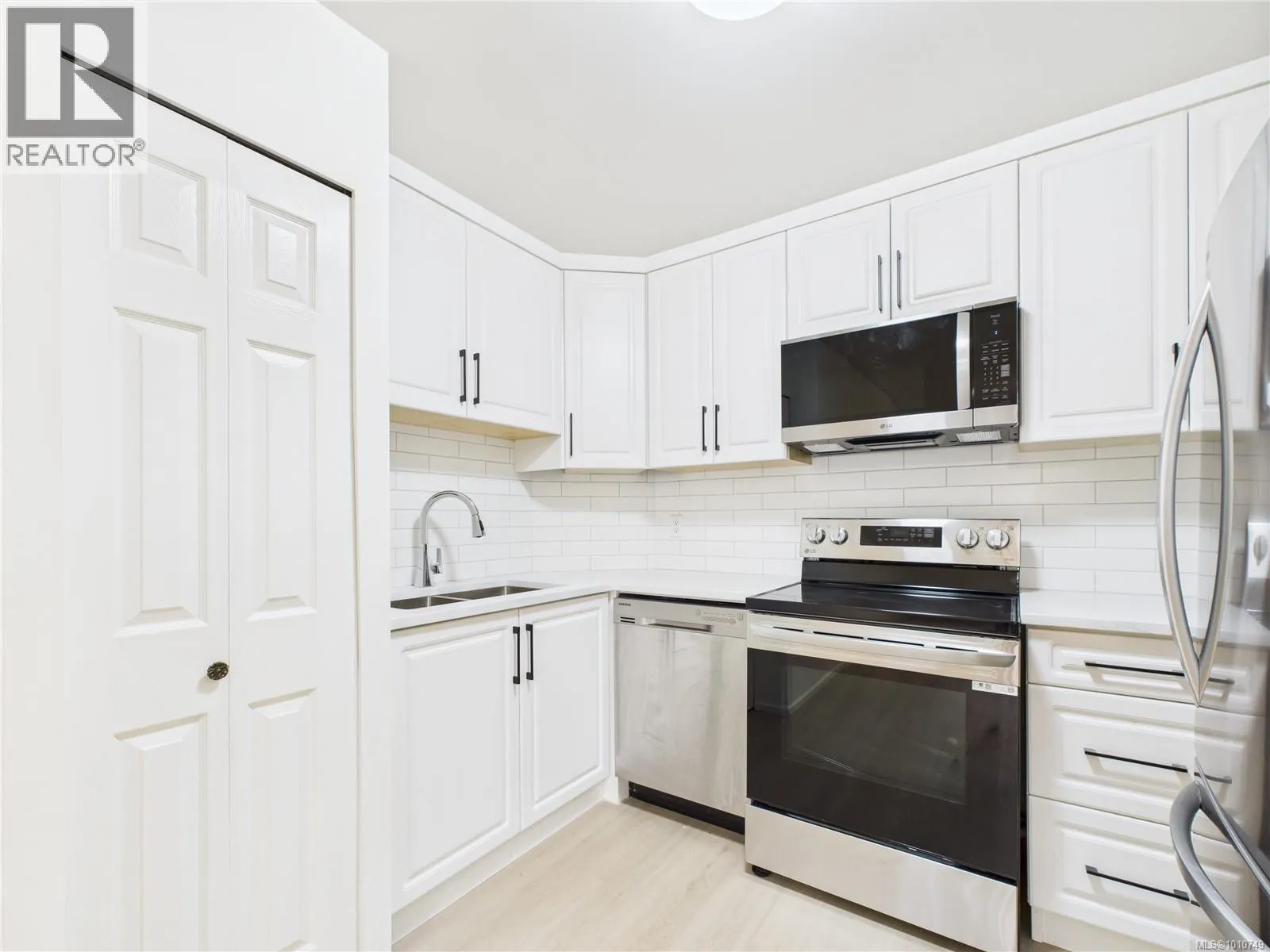 102 1028 Balmoral Rd