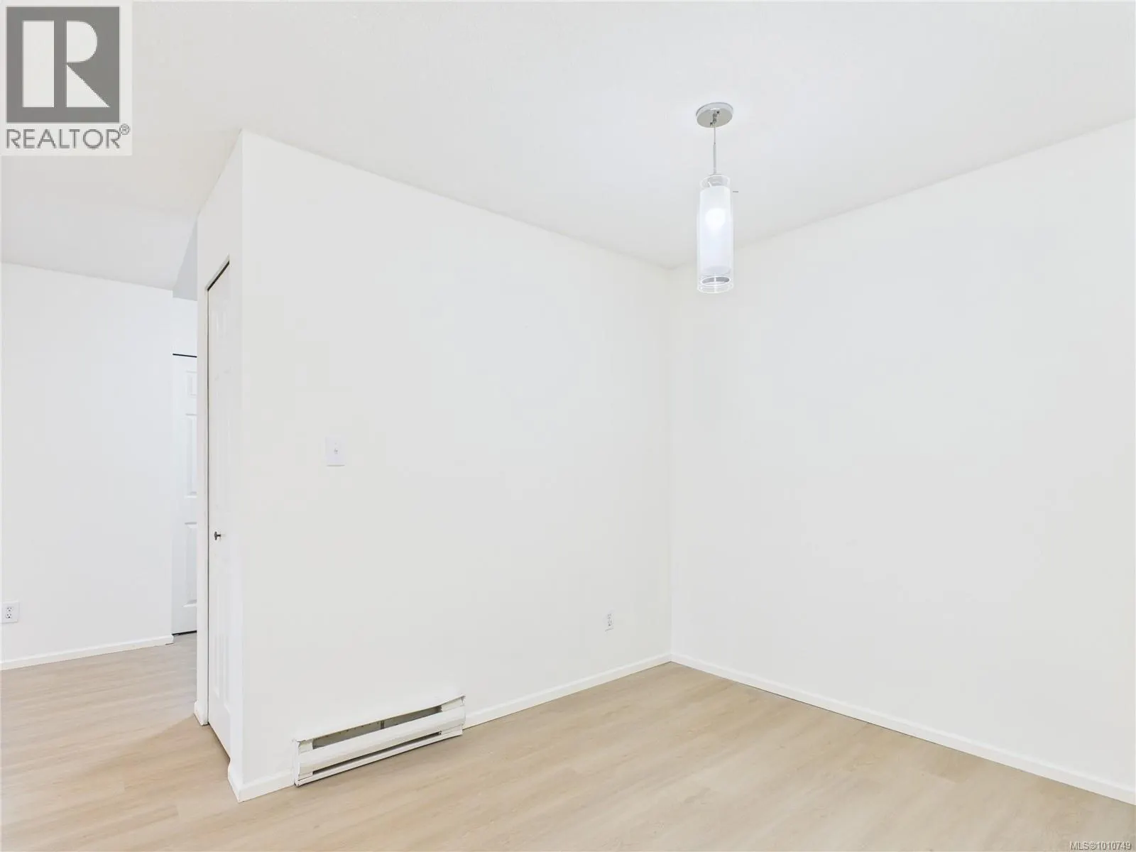 102 1028 Balmoral Rd