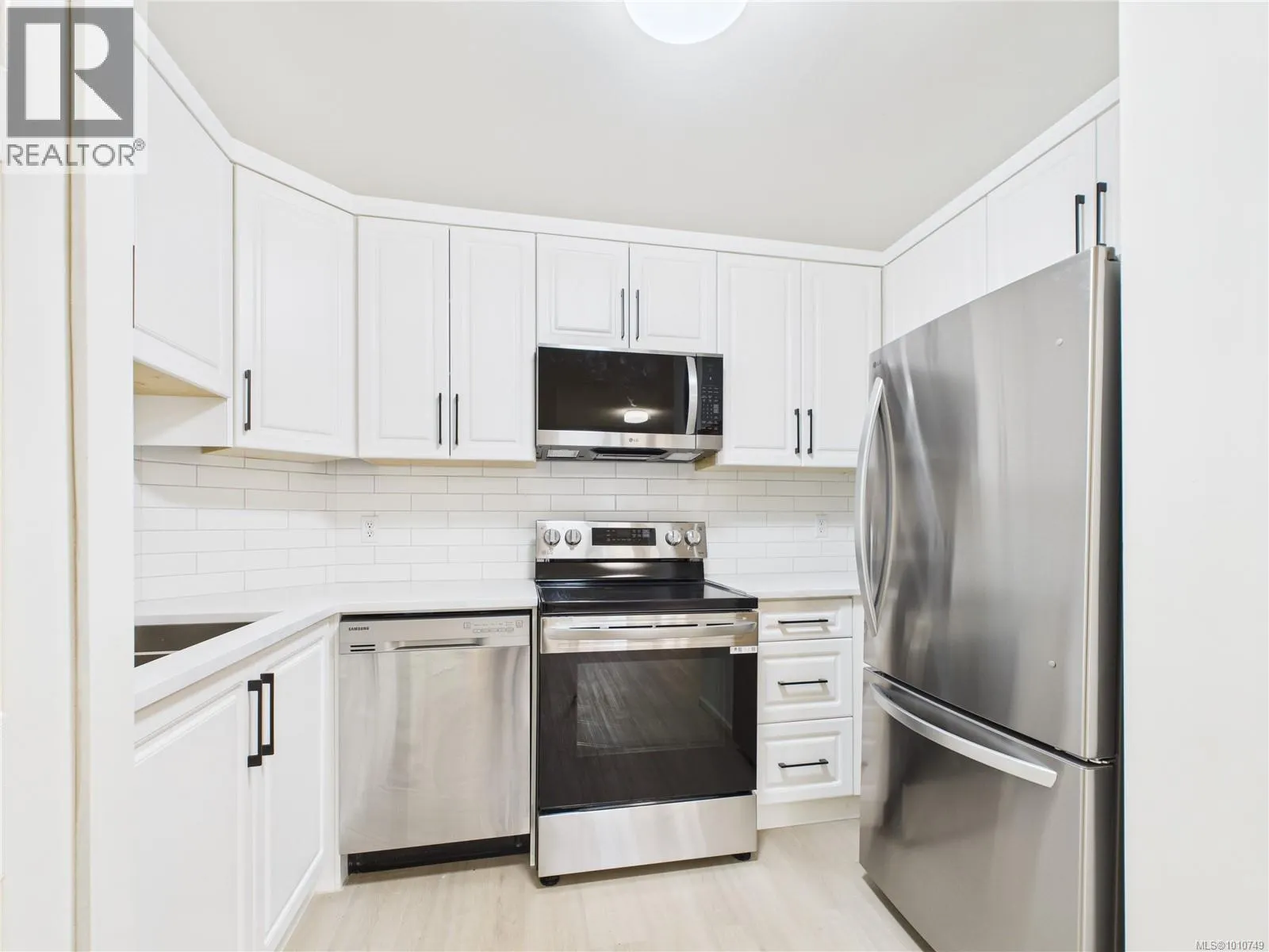 102 1028 Balmoral Rd