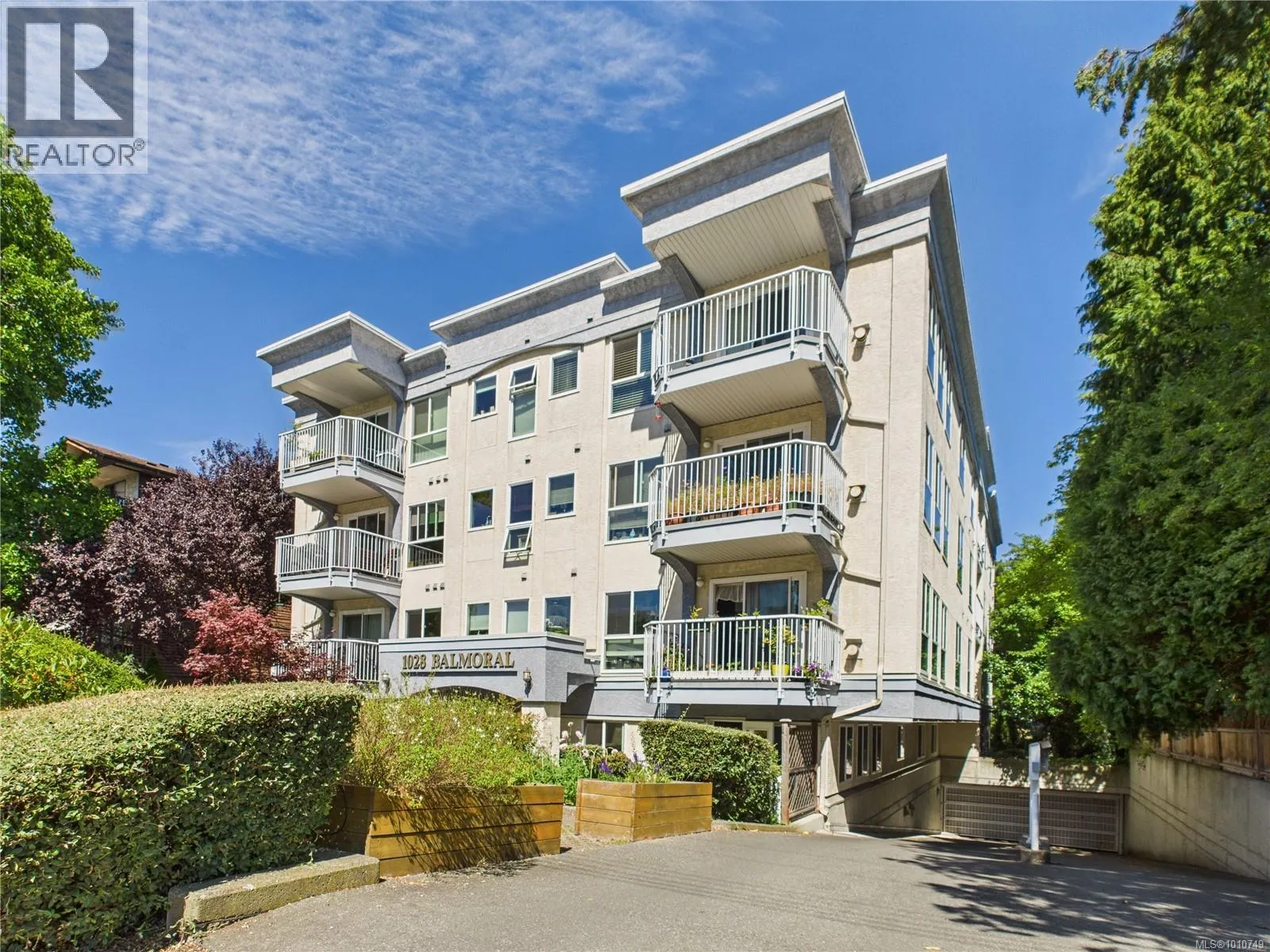 102 1028 Balmoral Rd