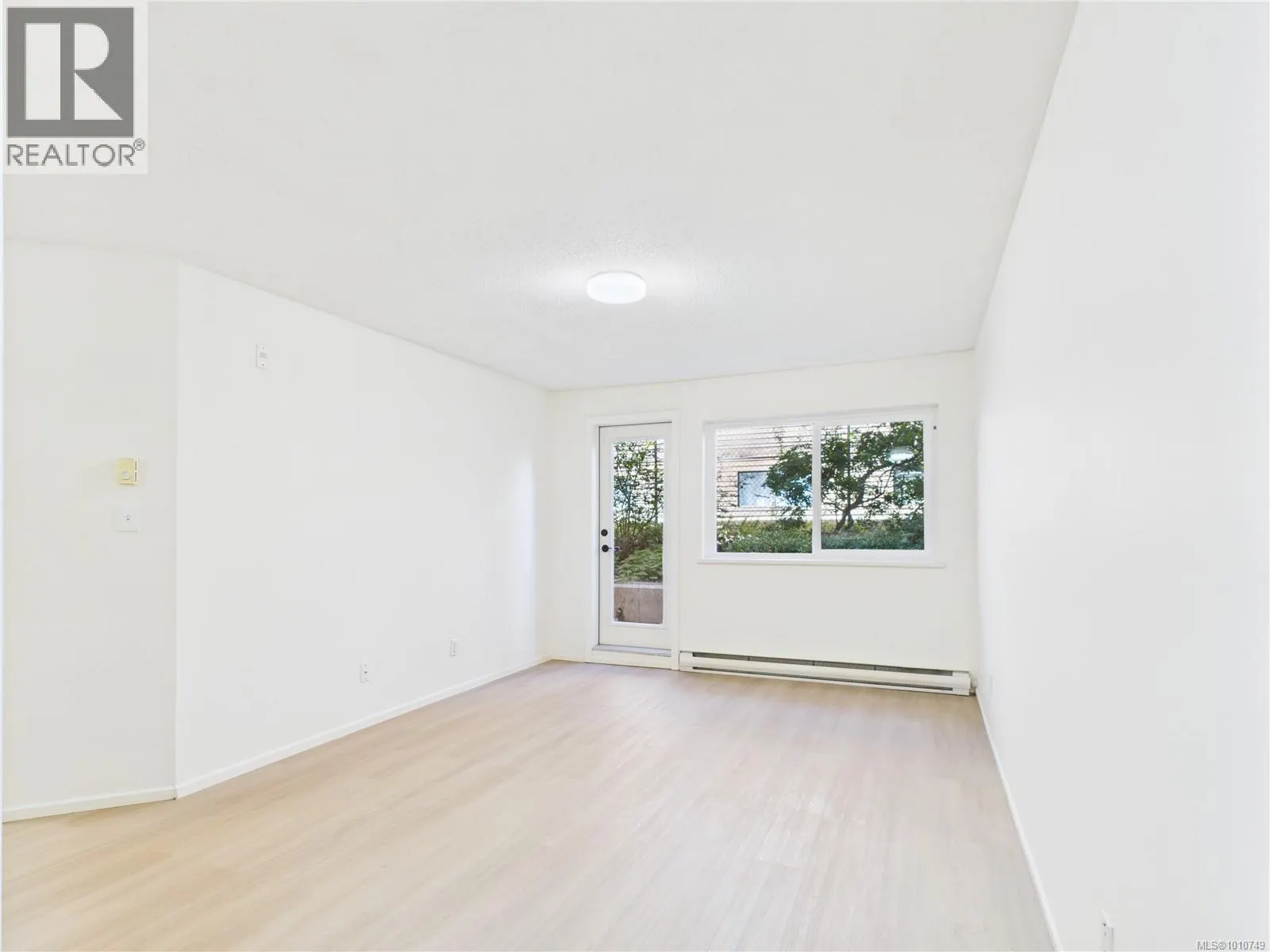 102 1028 Balmoral Rd