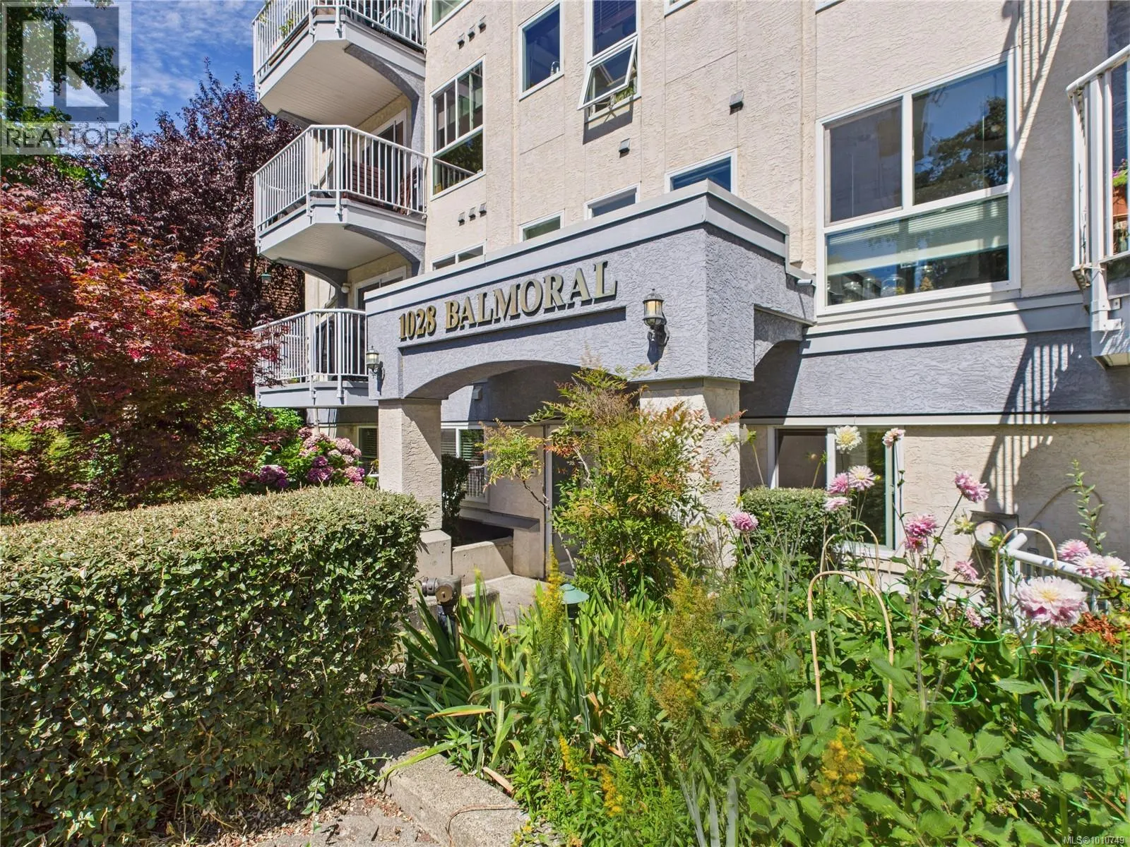 102 1028 Balmoral Rd