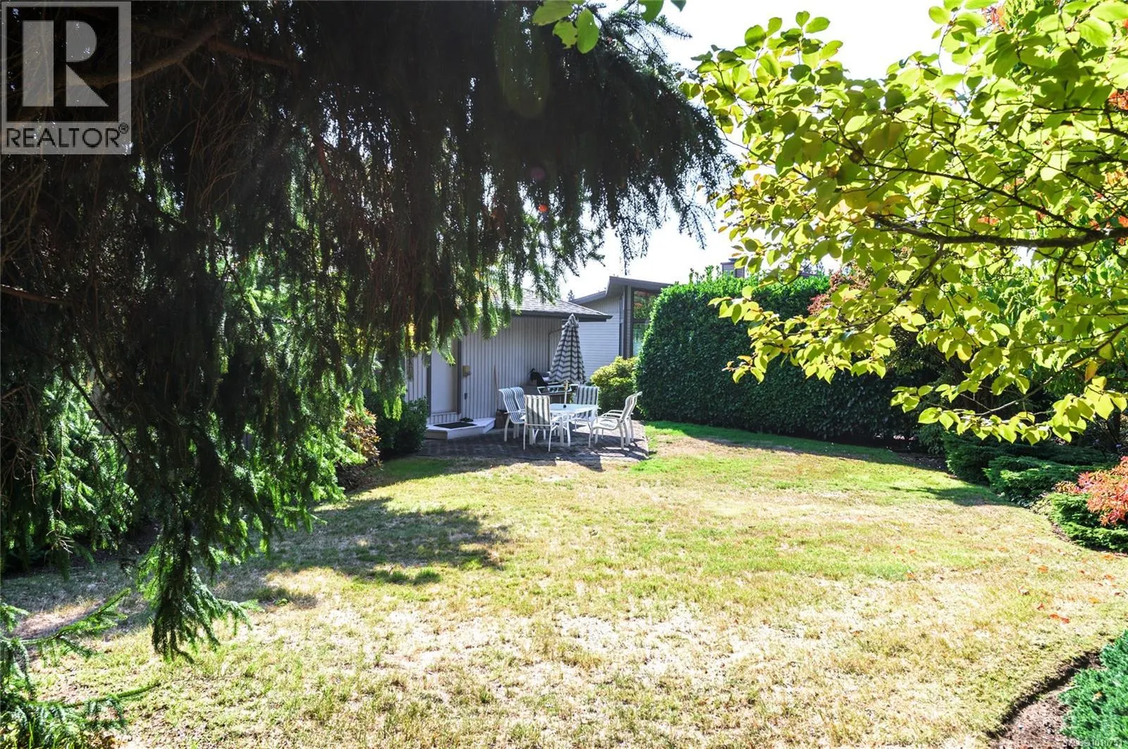 8742 Pender Park Dr