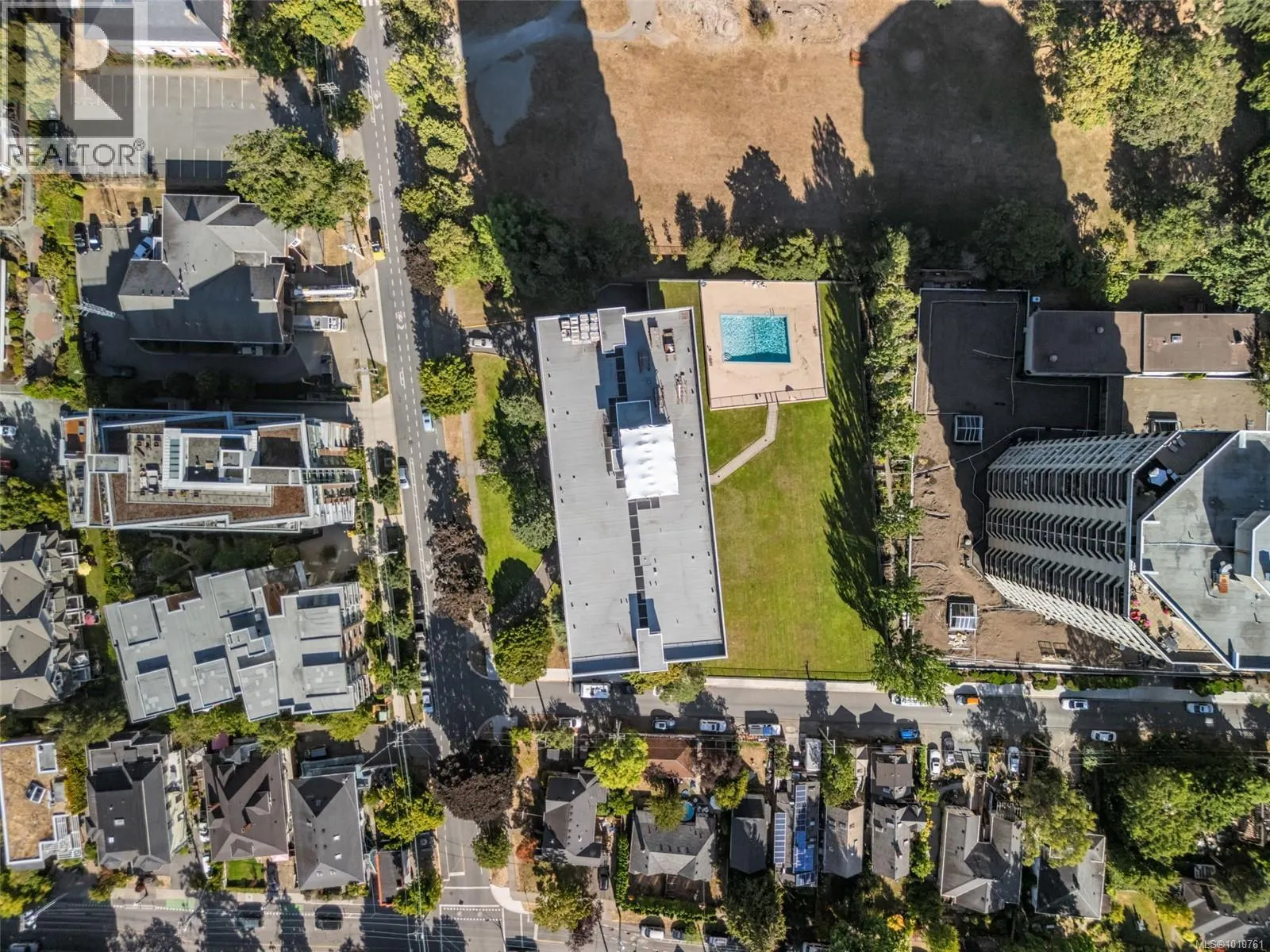 904 647 Michigan St