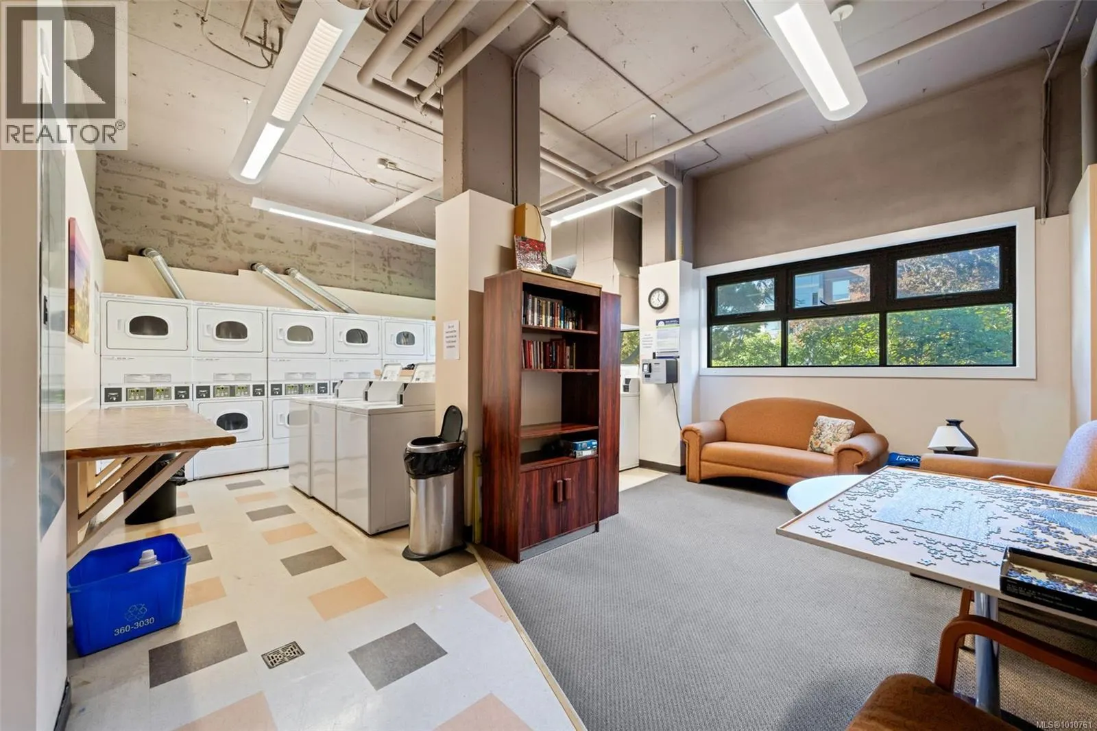 904 647 Michigan St