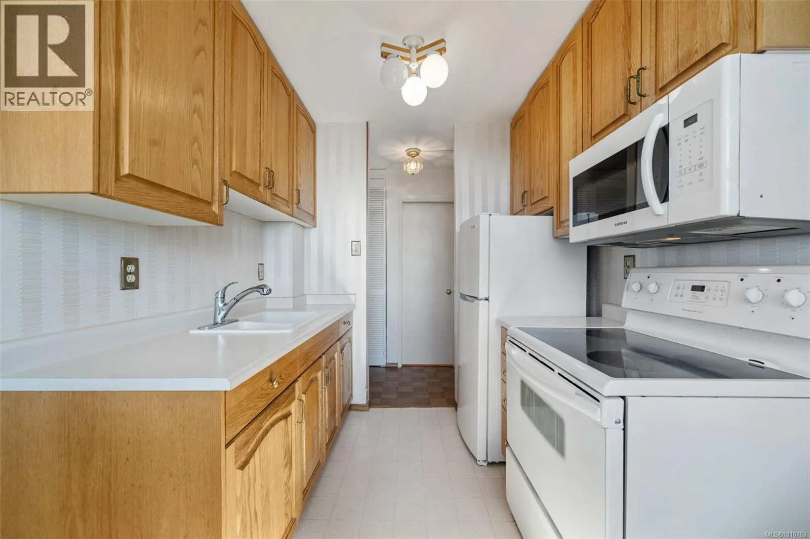1101 647 Michigan St