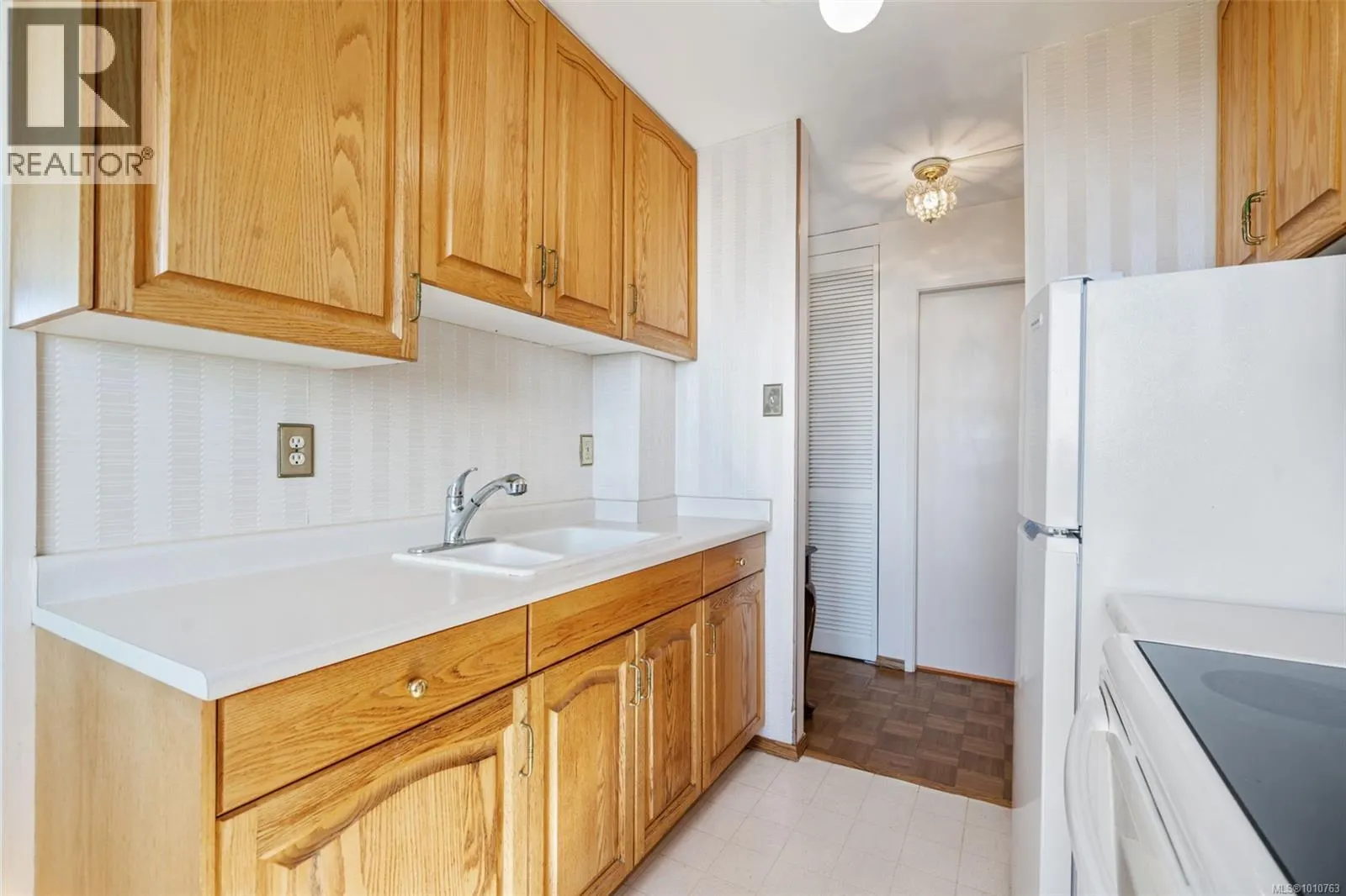 1101 647 Michigan St