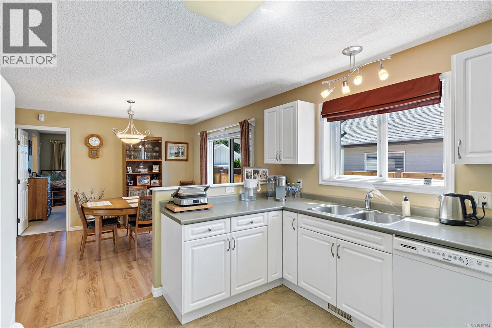 3975 Magnolia Dr