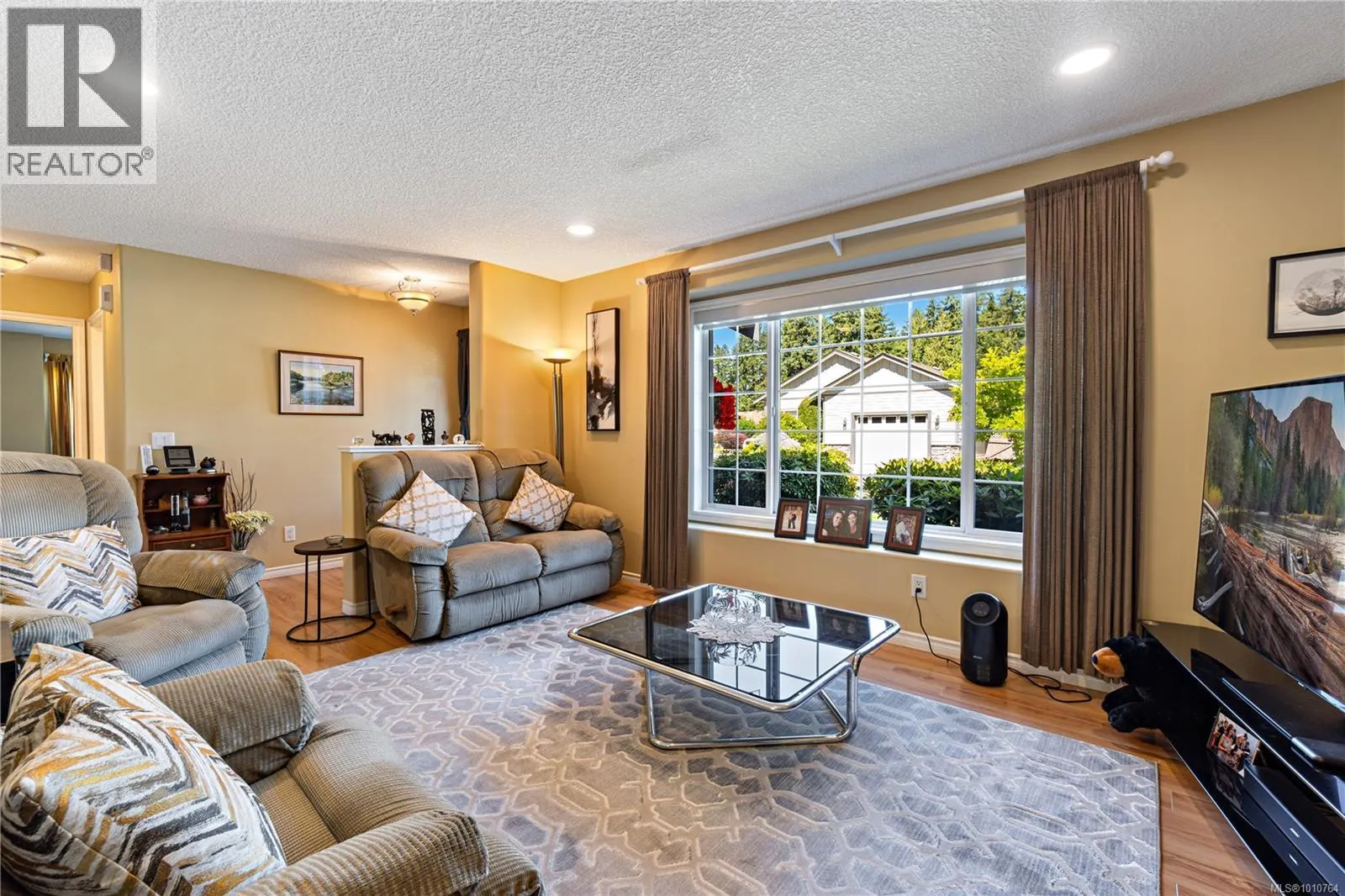 3975 Magnolia Dr