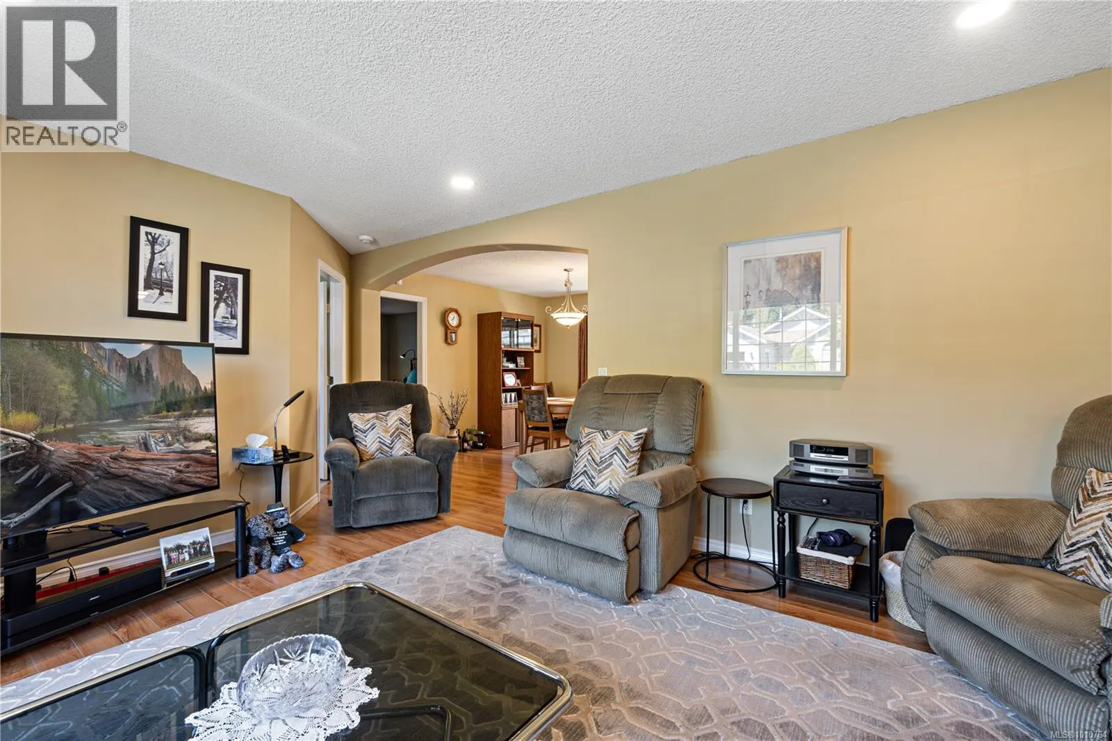 3975 Magnolia Dr
