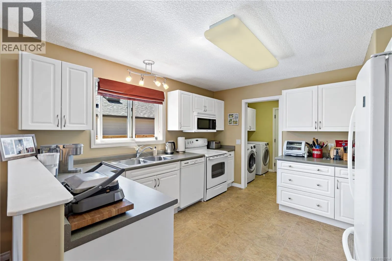 3975 Magnolia Dr