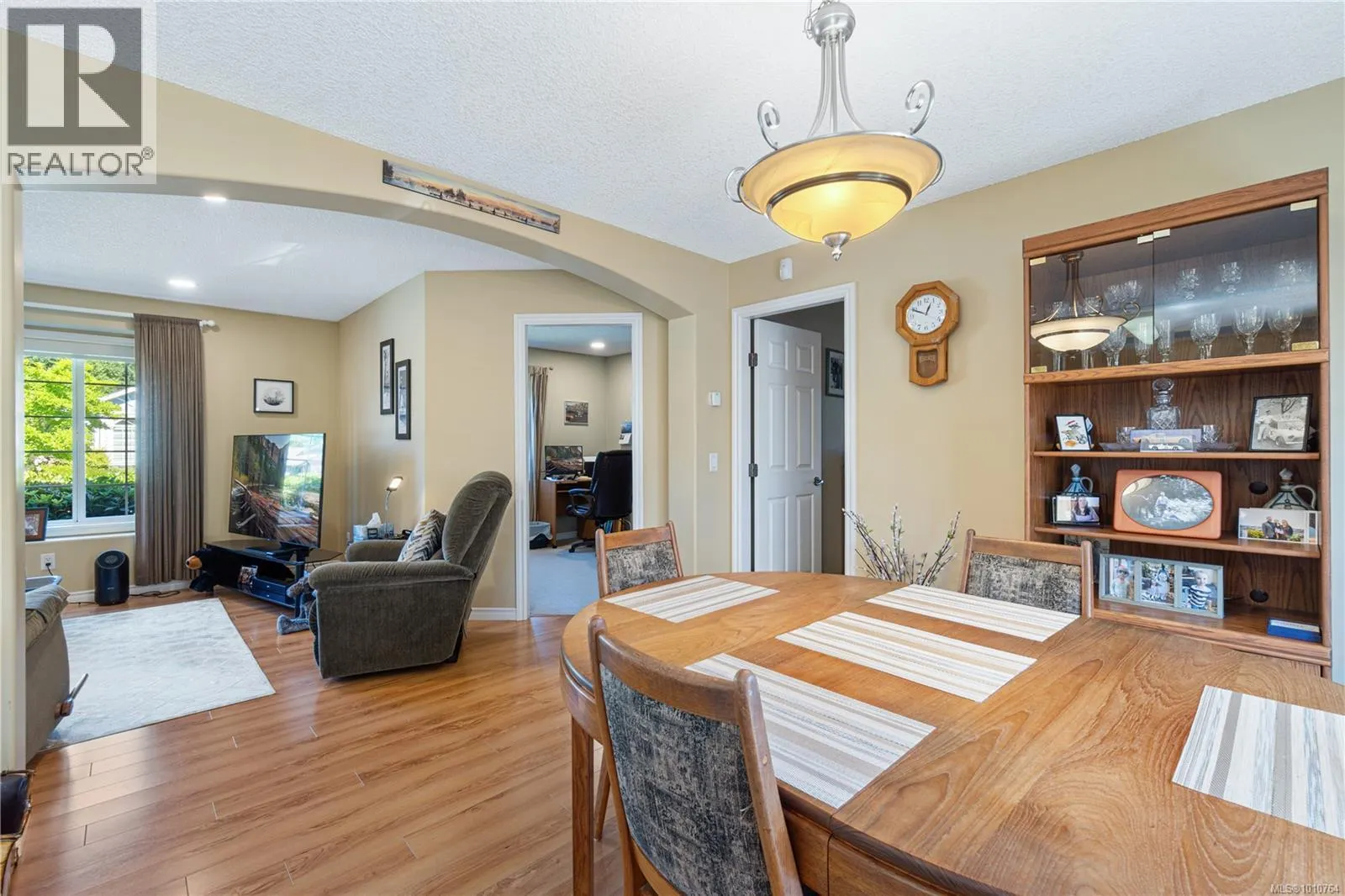 3975 Magnolia Dr