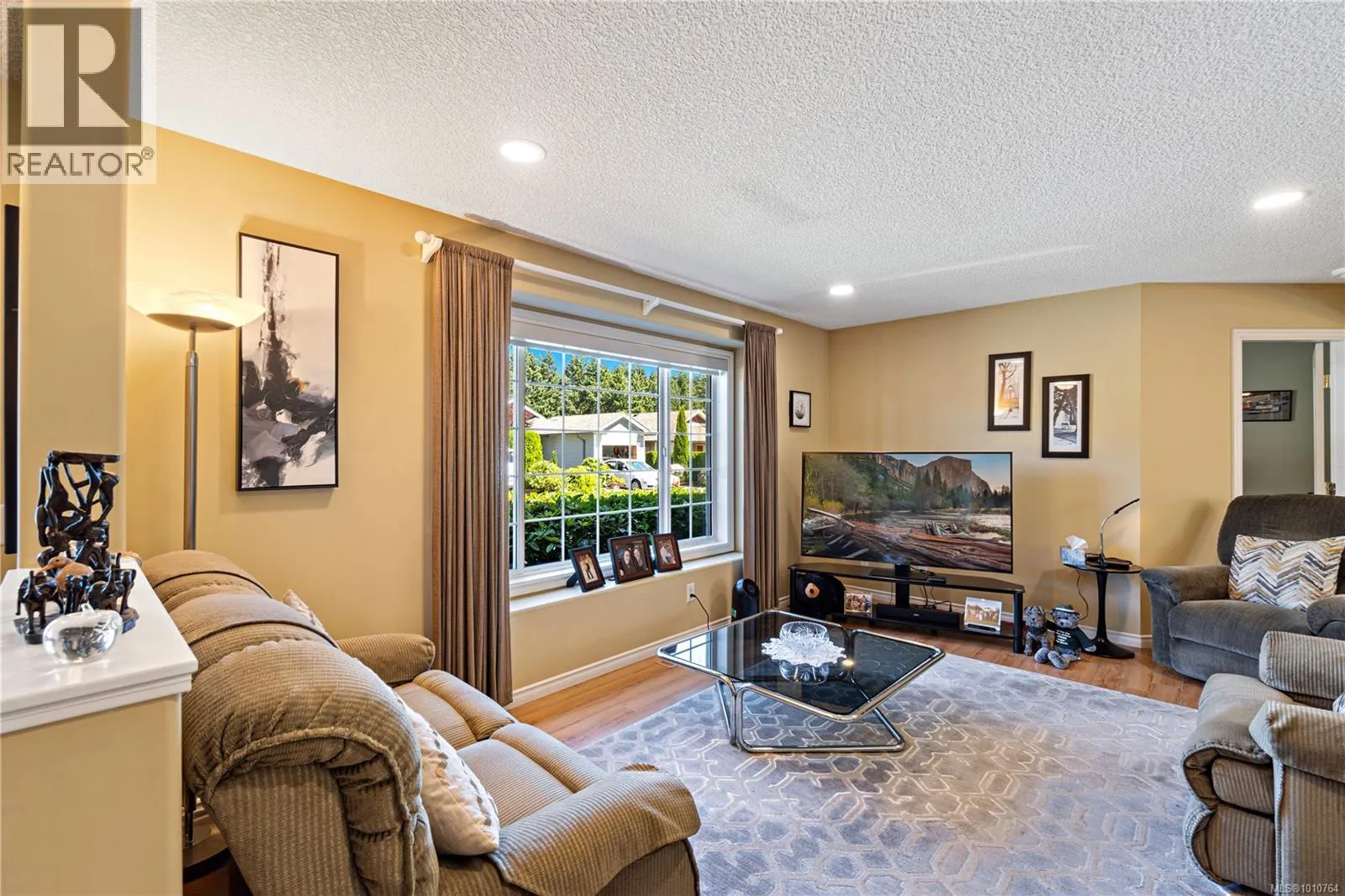 3975 Magnolia Dr