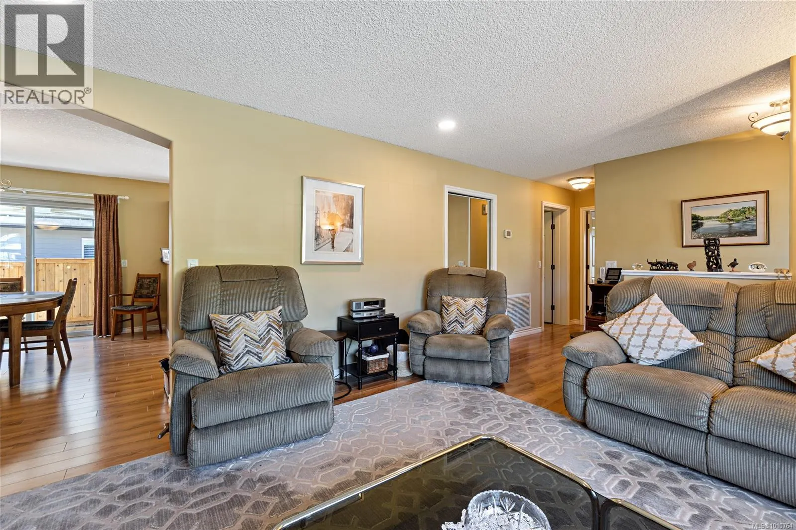 3975 Magnolia Dr