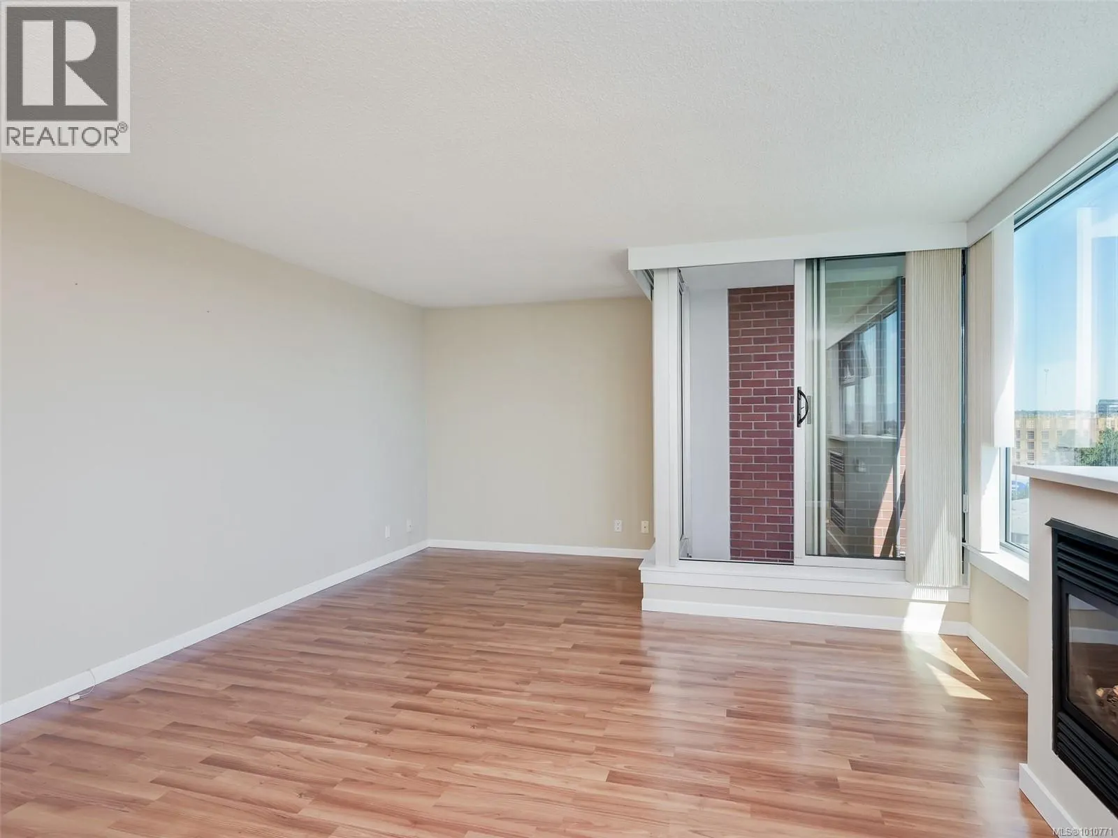 1001 325 Maitland St