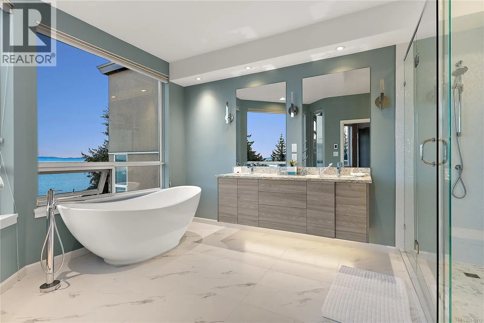 7 4771 Cordova Bay Rd
