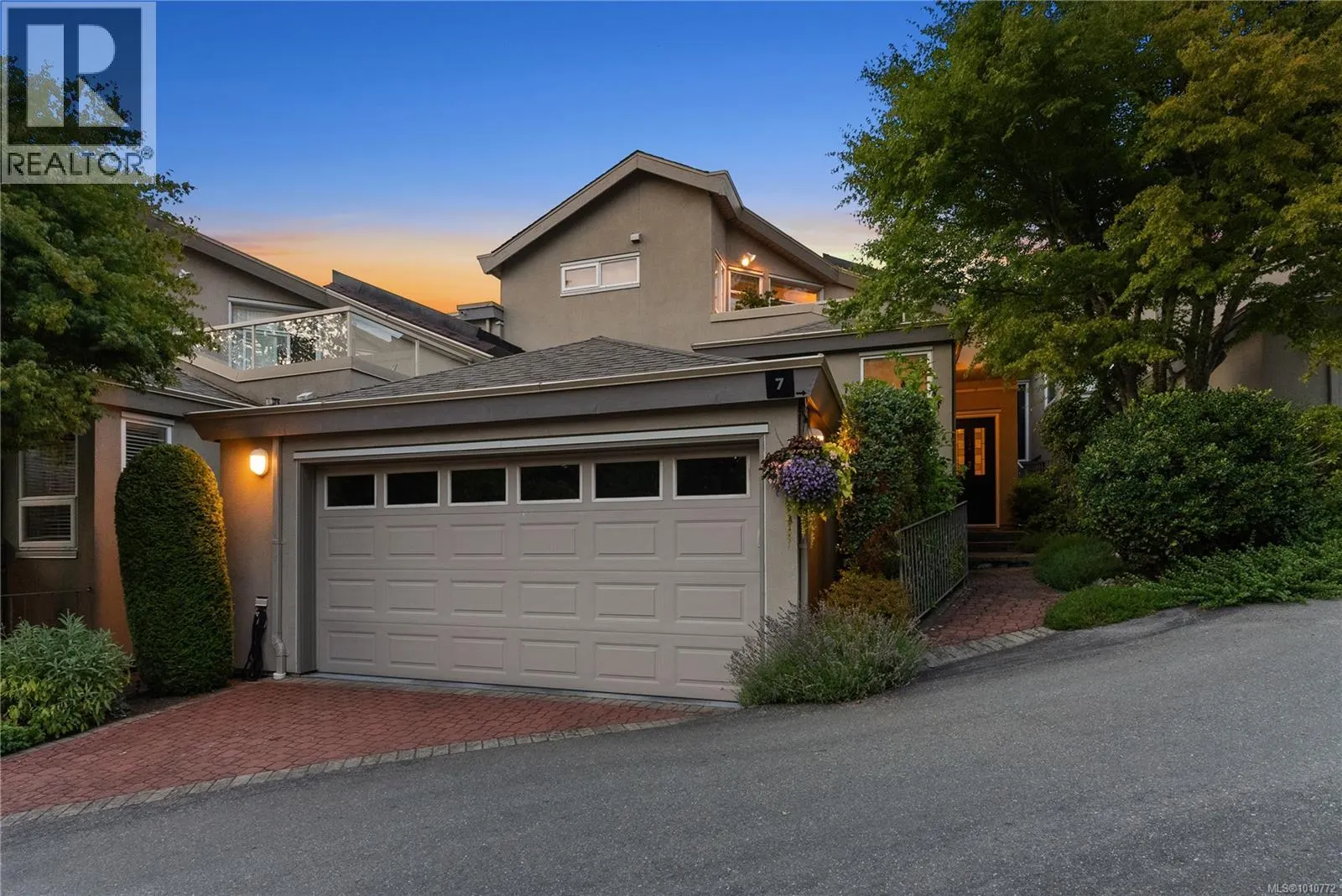 7 4771 Cordova Bay Rd