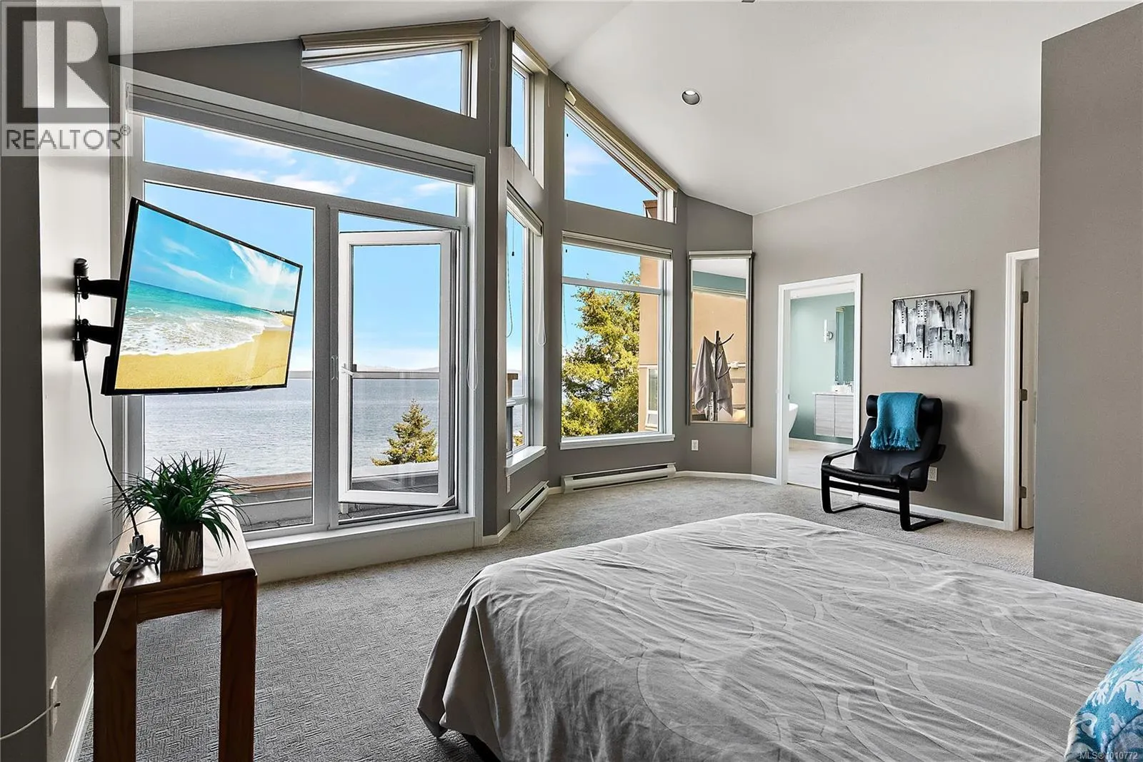 7 4771 Cordova Bay Rd
