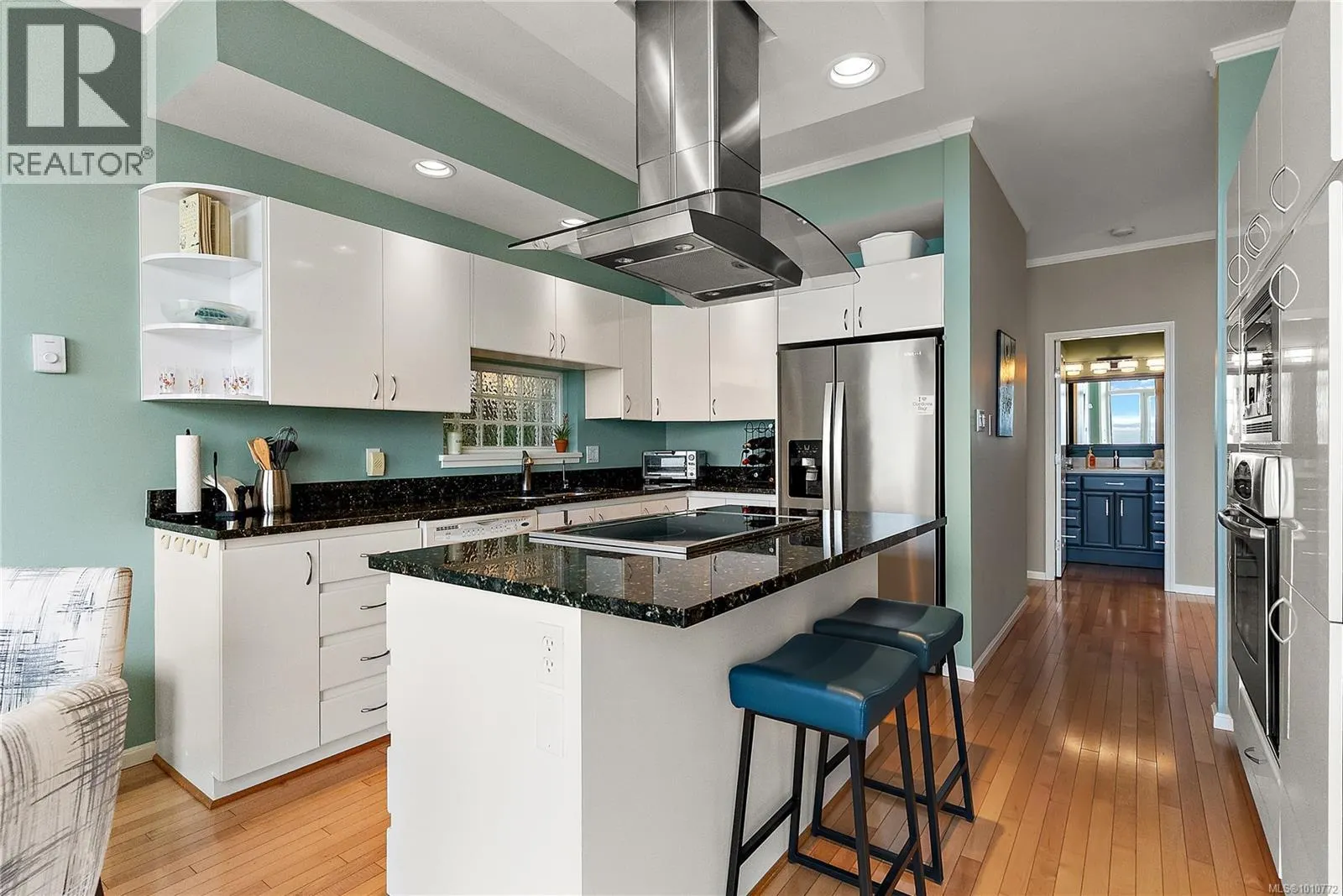 7 4771 Cordova Bay Rd