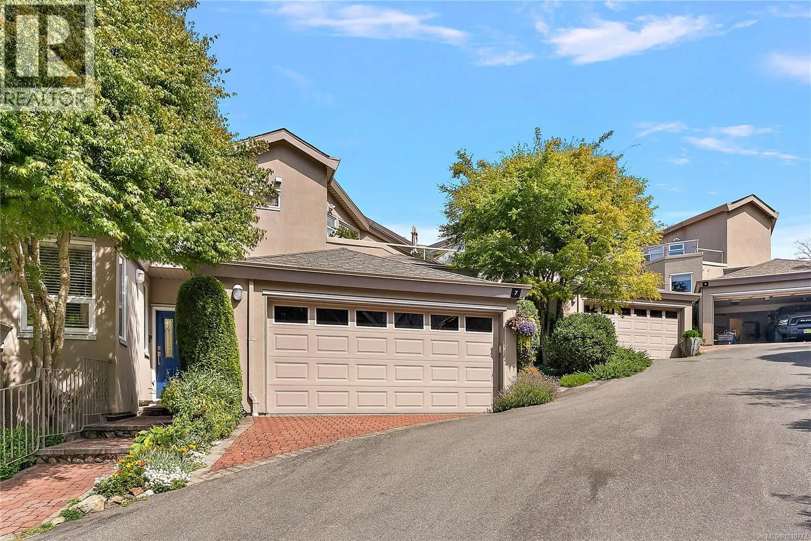 7 4771 Cordova Bay Rd