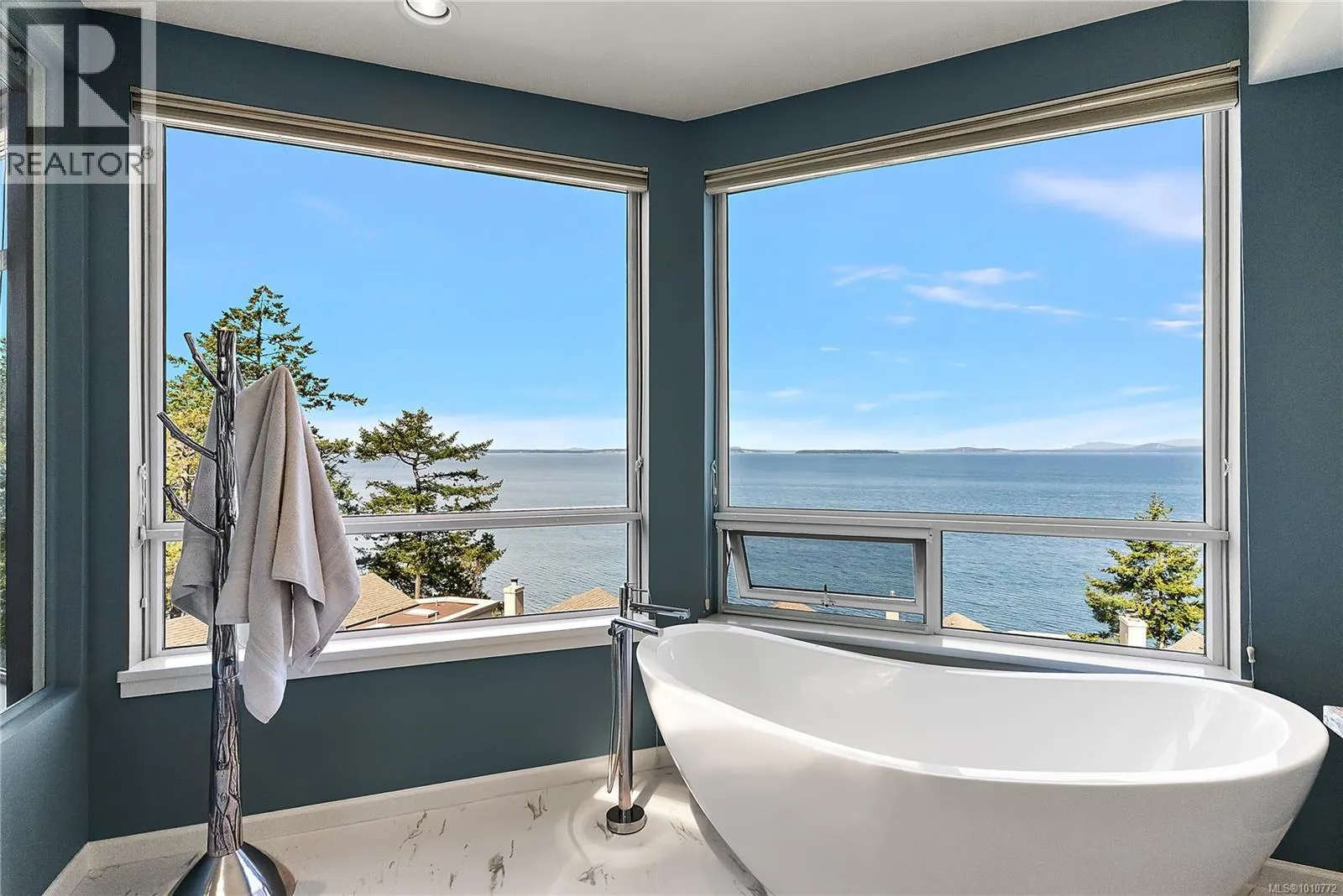 7 4771 Cordova Bay Rd