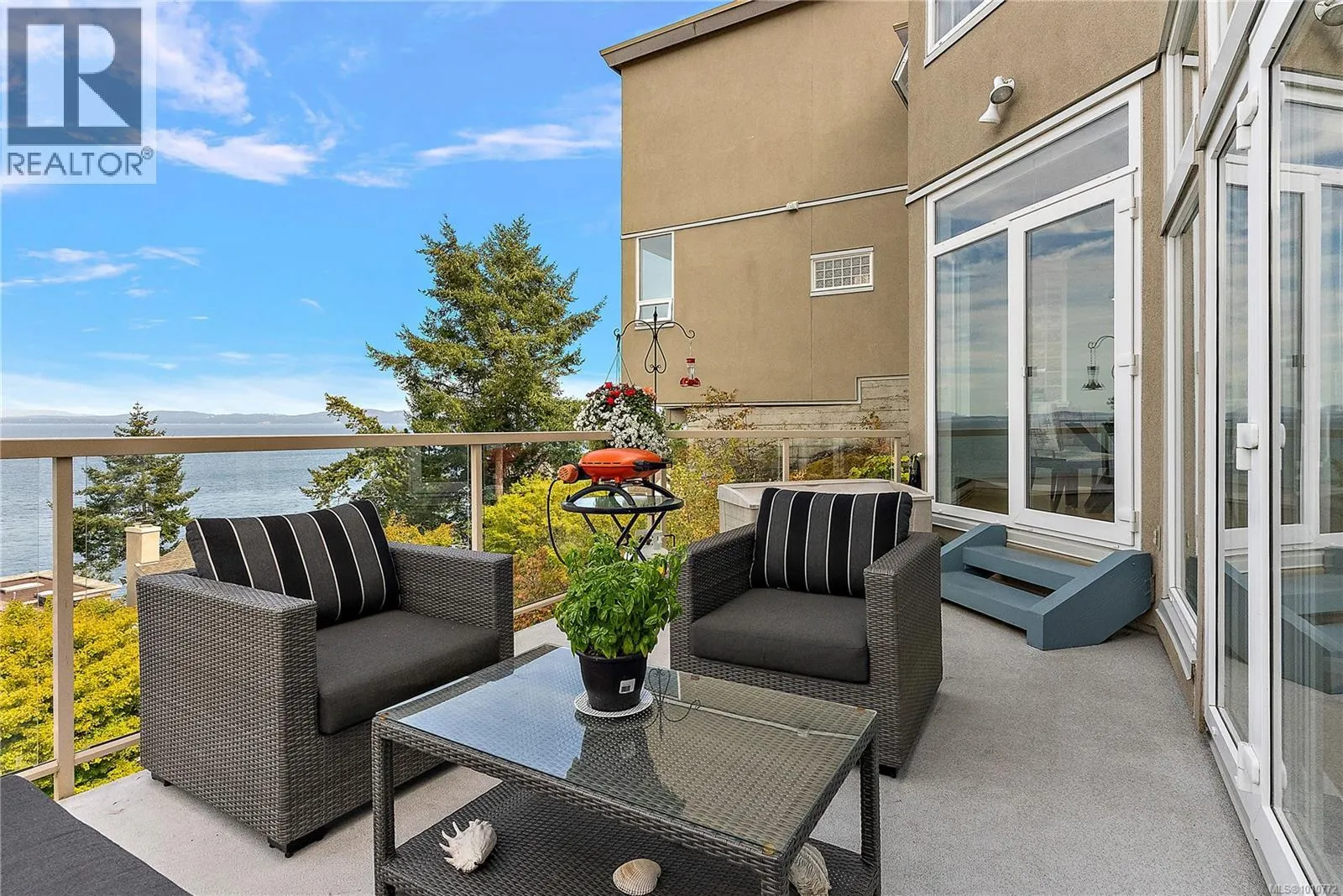 7 4771 Cordova Bay Rd