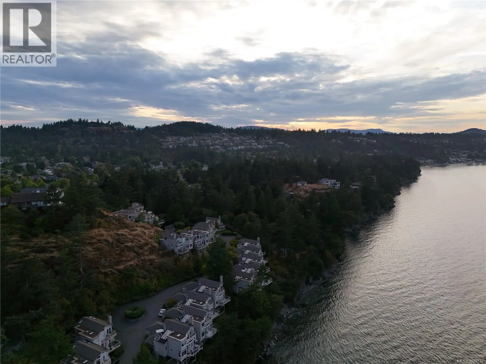 7 4771 Cordova Bay Rd