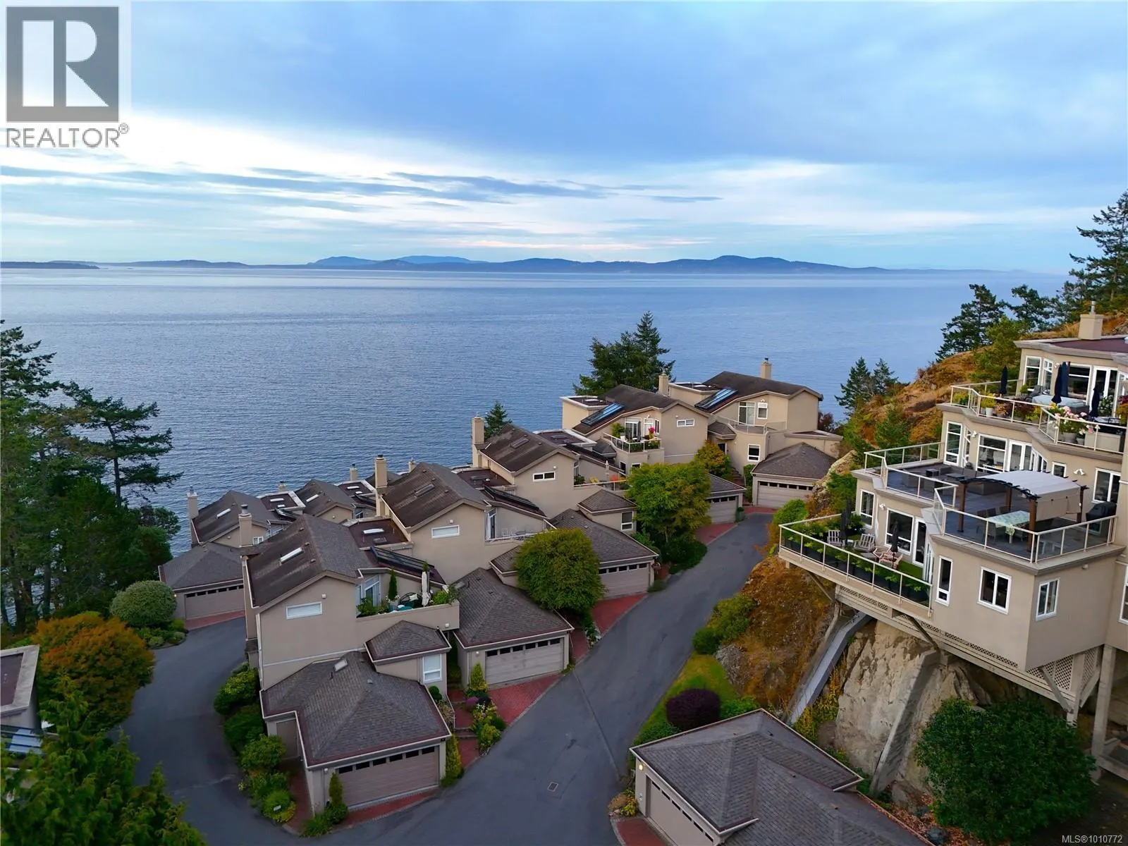 7 4771 Cordova Bay Rd